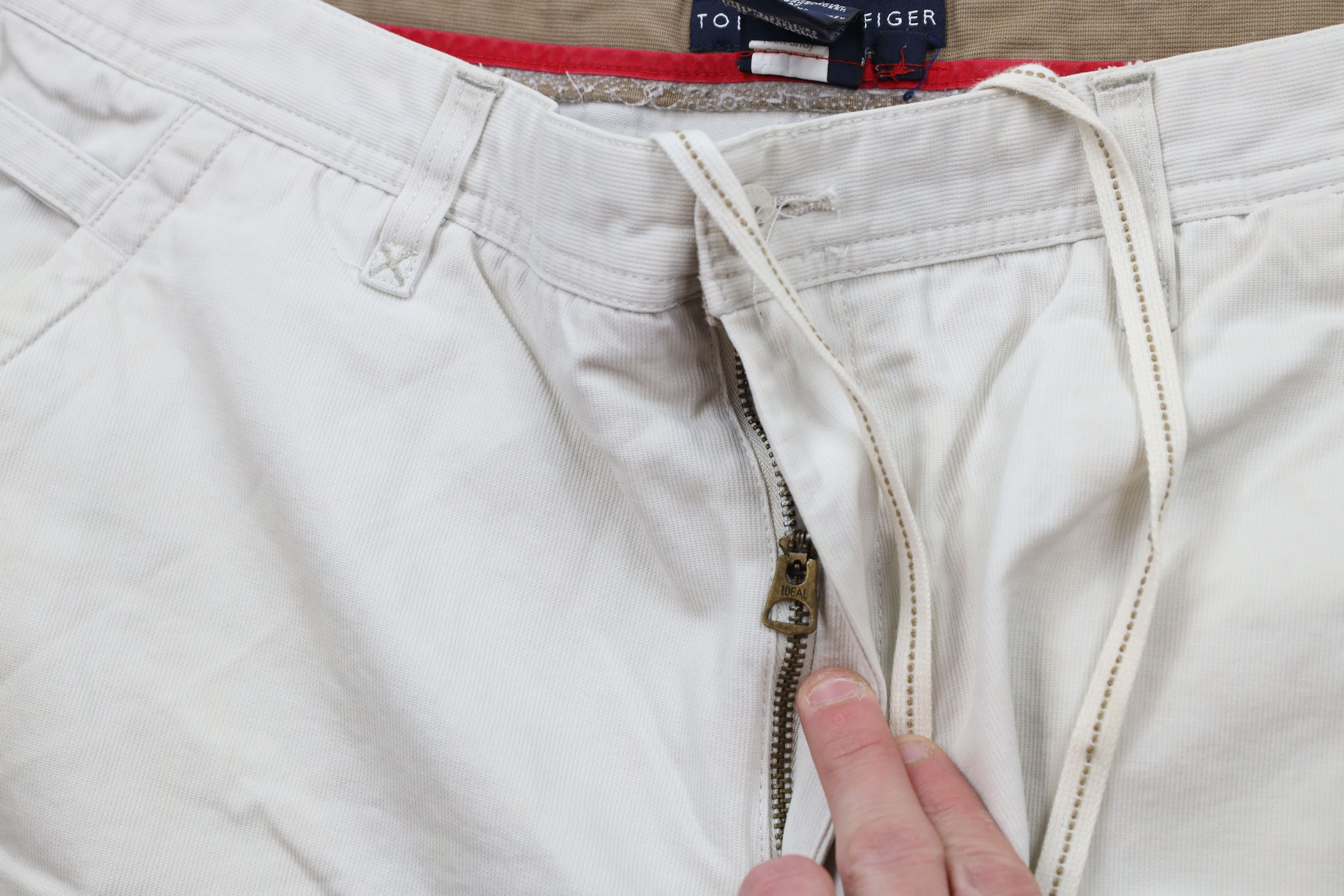 Tommy Hilfiger × Vintage Vintage 90s Tommy Hilfiger Ribbed Side Buckle Cargo Shorts Size US 34 / EU 50 - 8 Thumbnail