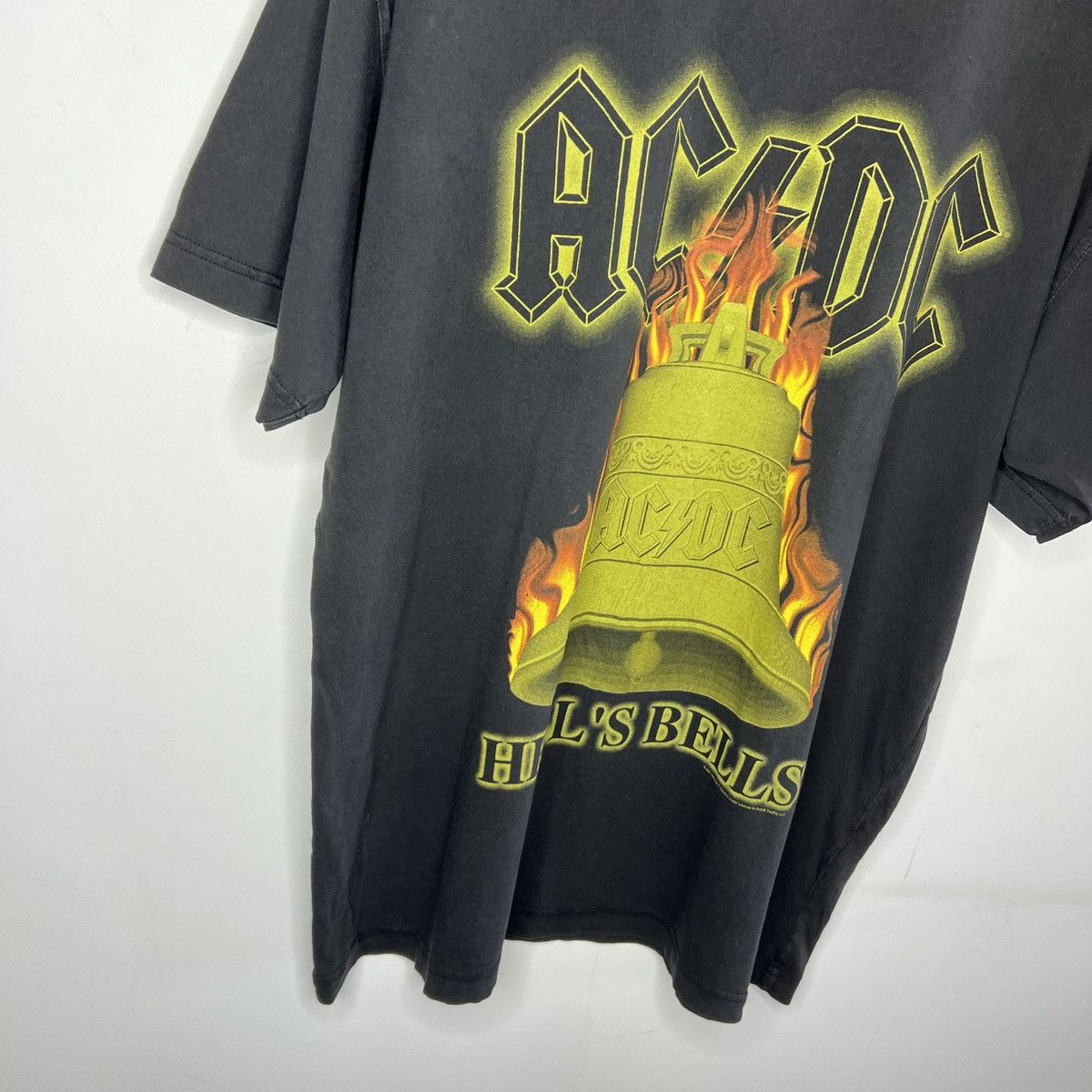 AC/DC × Band Tees × Vintage Vintage AC DC Hell’s Bells Faded Tshirt World Tour 2000 2001 Size US L / EU 52-54 / 3 - 3 Thumbnail