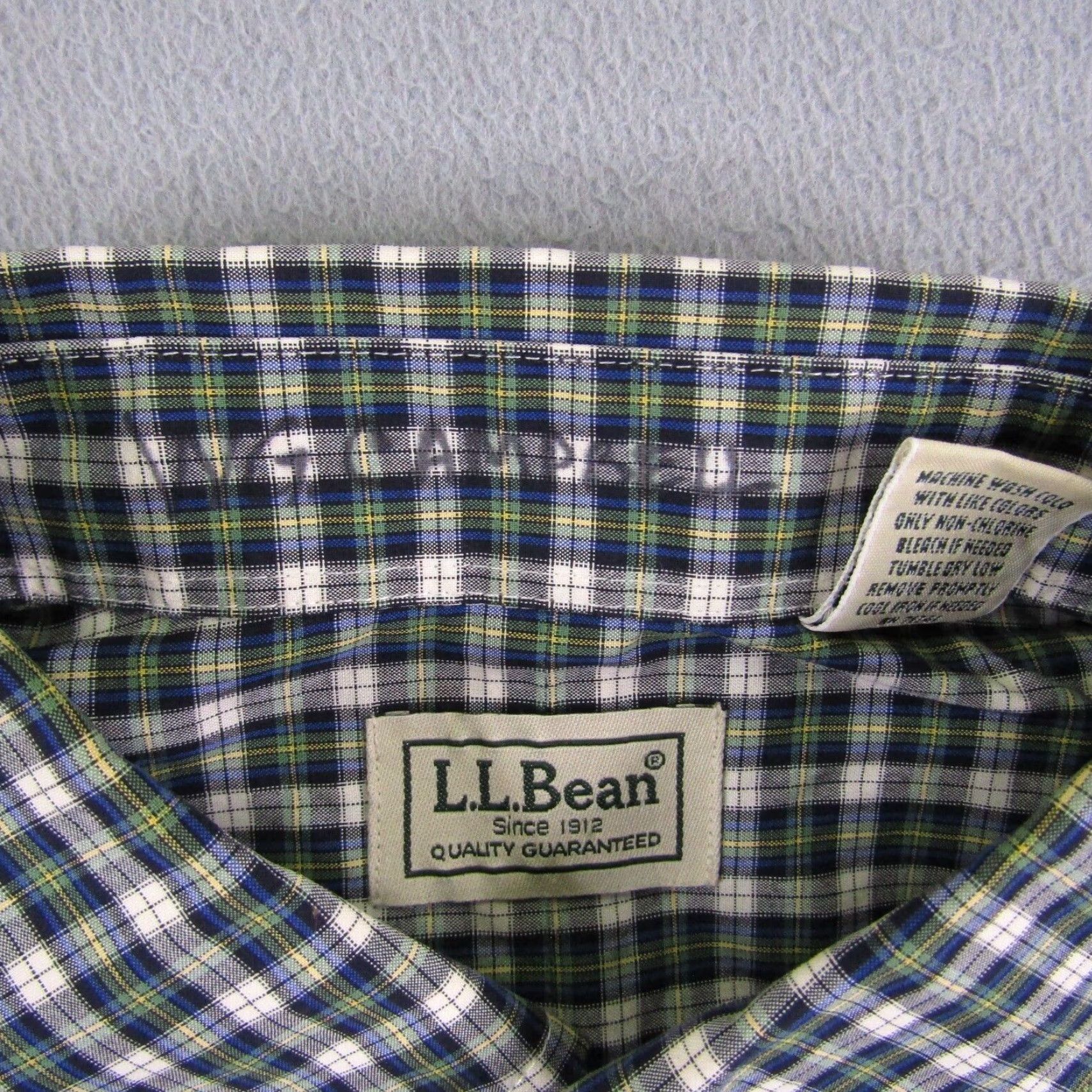 Vintage VINTAGE L.L. Bean Men's Short Sleeve Plaid Button-Up Shirt Casual Outdoor Travel Medium Blue Size US M / EU 48-50 / 2 - 7 Thumbnail