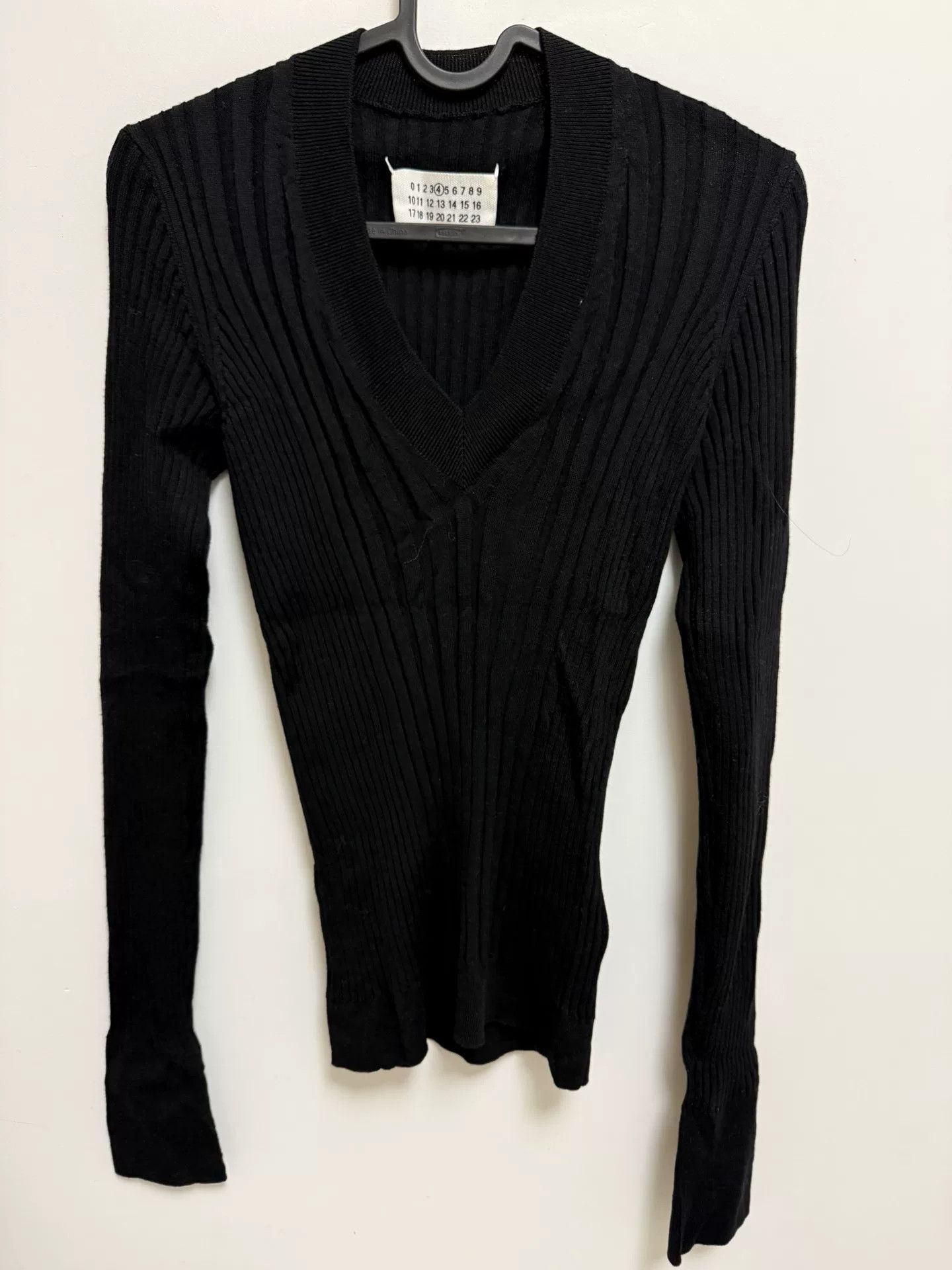 Maison Margiela Maison Margiela Black V-neck Knit Sweater Size XS / US 0-2 / IT 36-38 - 1 Thumbnail