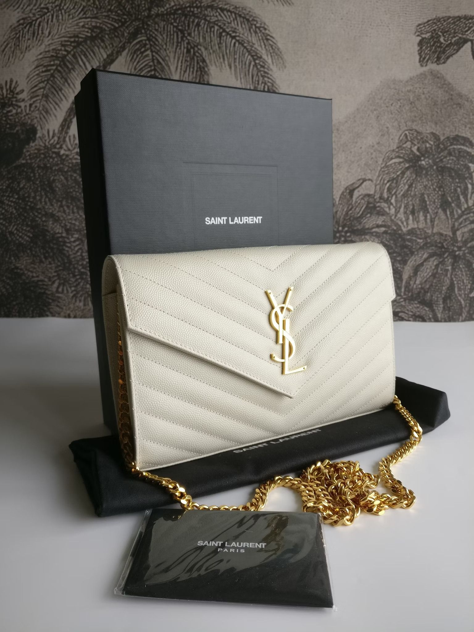 Saint Laurent Paris o1b1hav110824 Size: OS / Cassandre Chain Wallet in White Size ONE SIZE - 2 Thumbnail