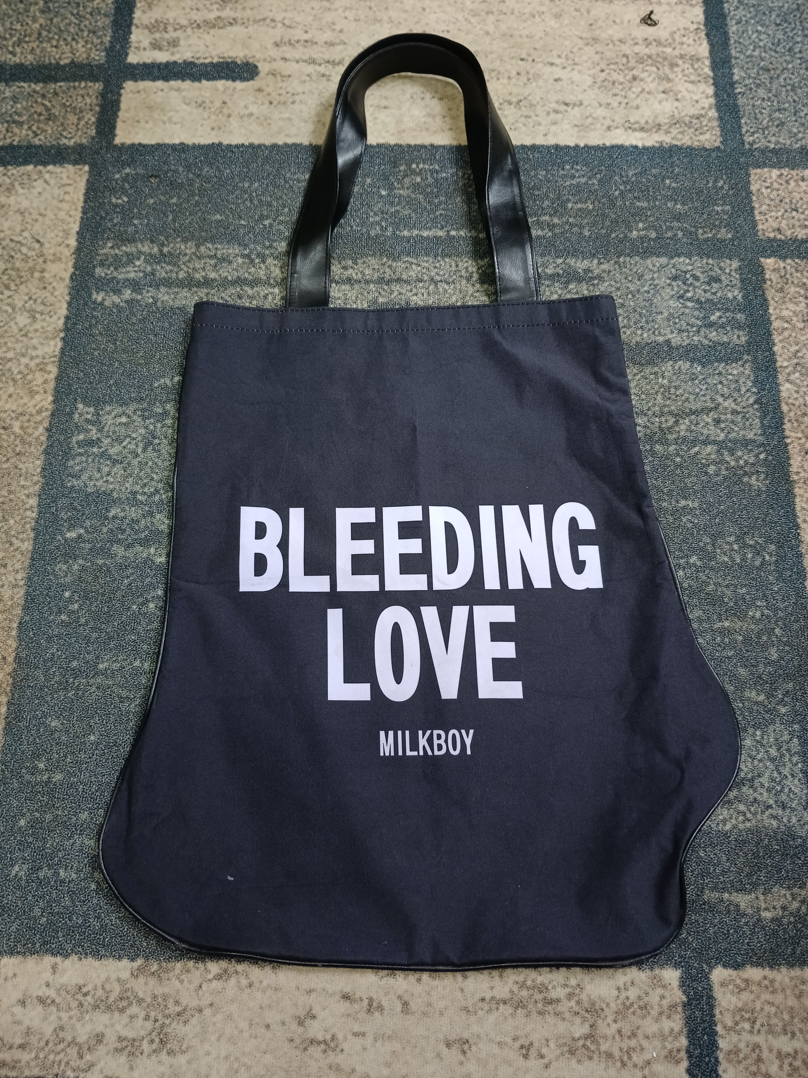 Japanese Brand MILK BOY FULLPRINT RABBIT GUN TOTE BAG Size ONE SIZE - 3 Thumbnail