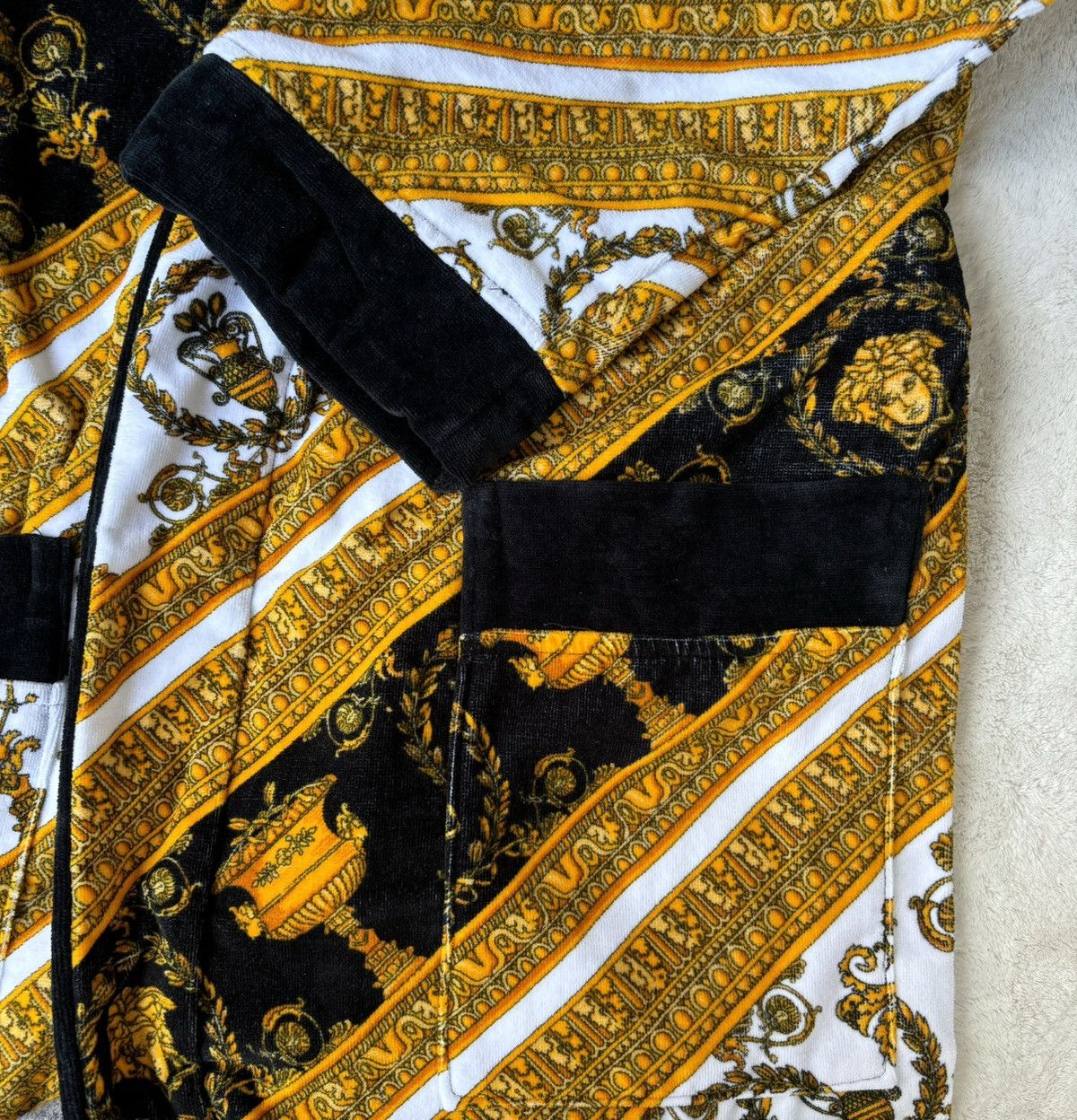 Versace Versace Dark Gold/Black Baroque Print Robe Size US XL / EU 56 / 4 - 4 Thumbnail