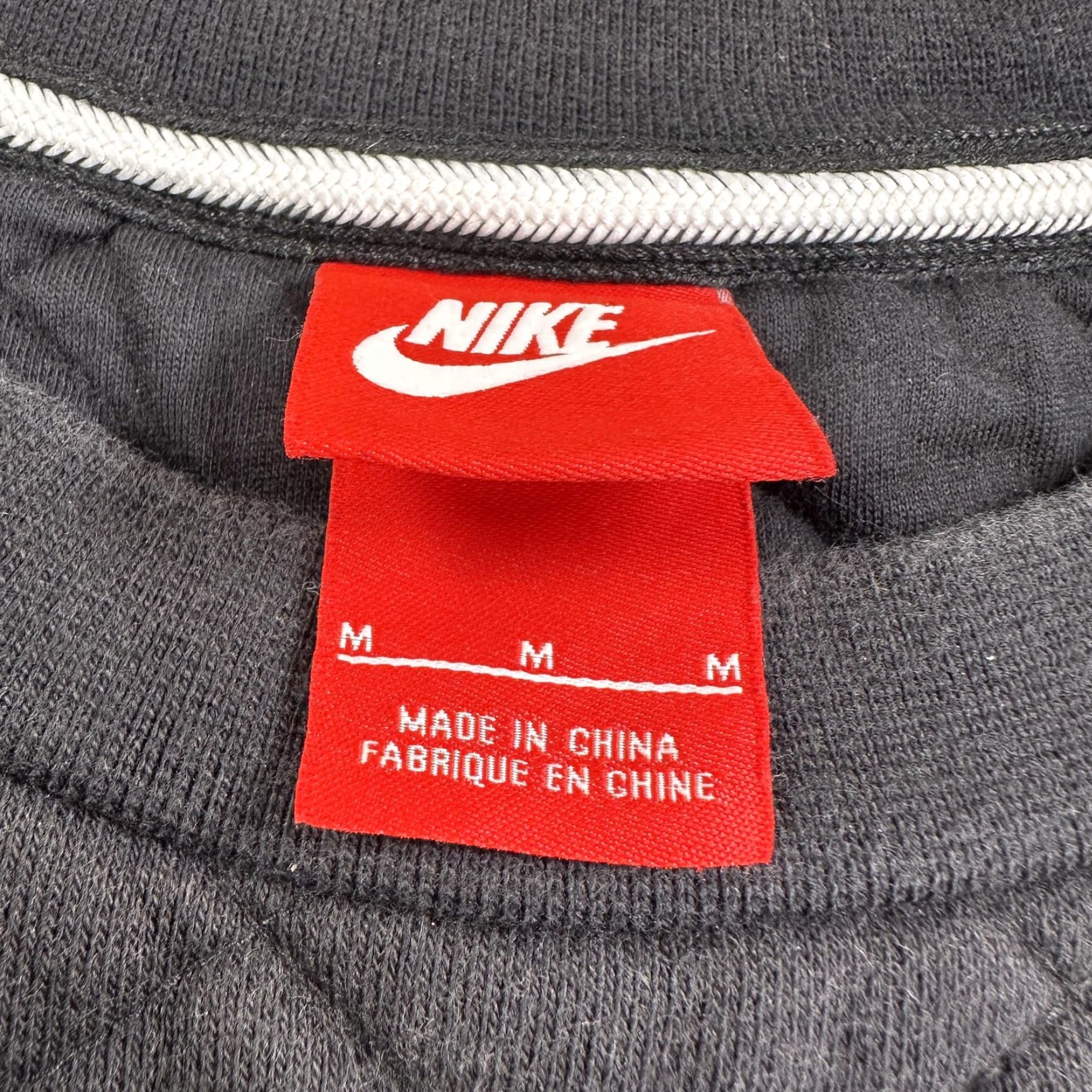 Nike Nike Quilted Sleeve Crewneck Pullover Sweater Womens Medium Black 578945-010 Size M / US 6-8 / IT 42-44 - 7 Thumbnail