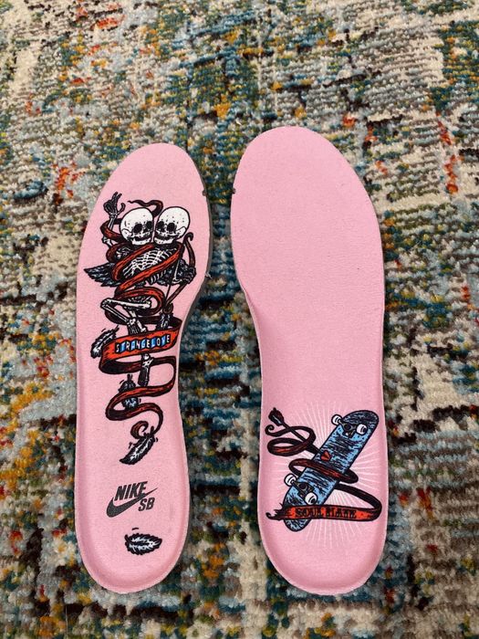 nike sb dunk low strange love
