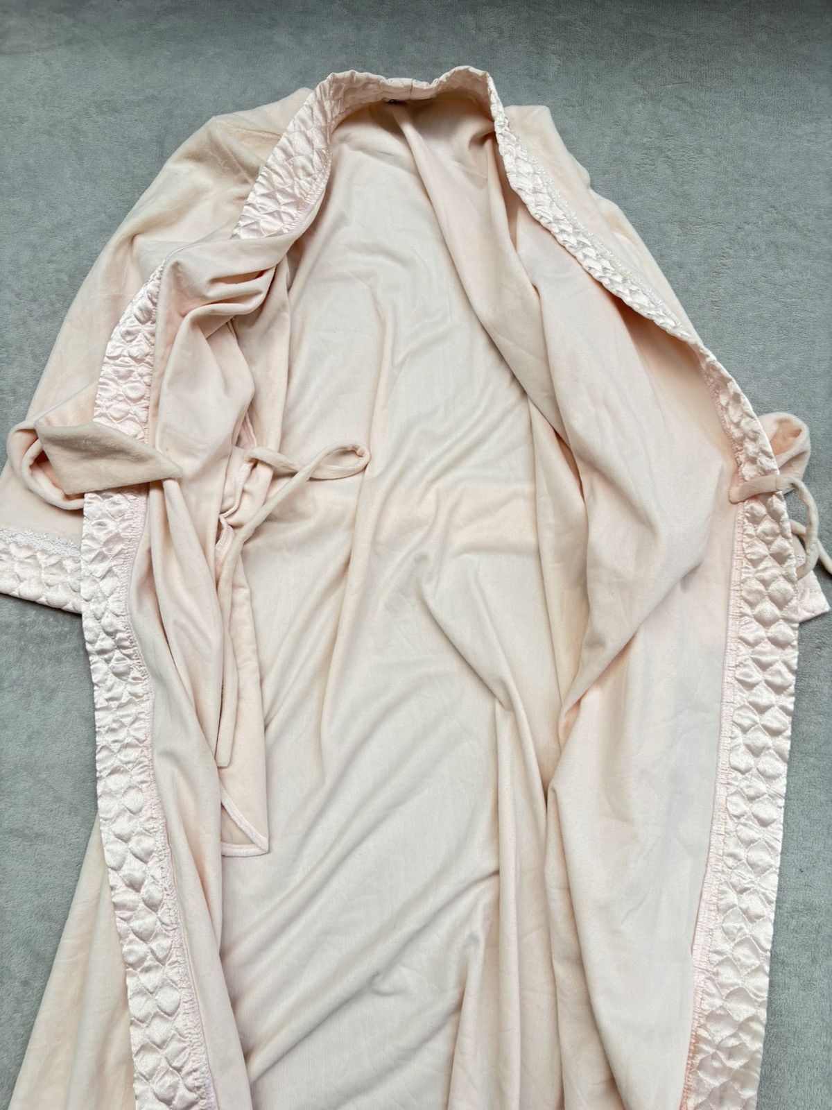 Dior 1970s Christian Dior Le Connaisseur Lace Trimmed Robe Size M / US 6-8 / IT 42-44 - 11 Thumbnail