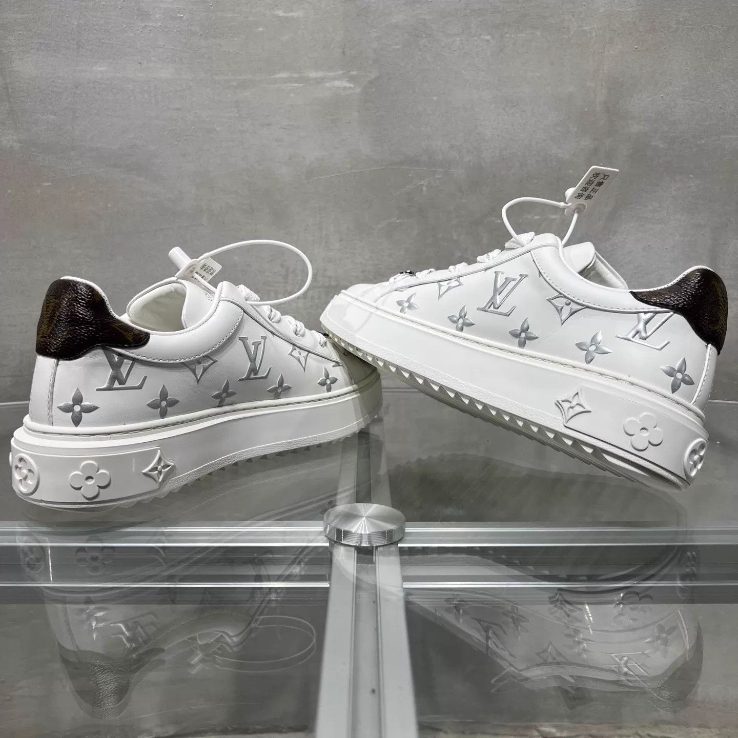 Louis Vuitton LV Time Out Sneaker Silver White Embossed UK2 Size US 5.5 / IT 35.5 - 5 Thumbnail