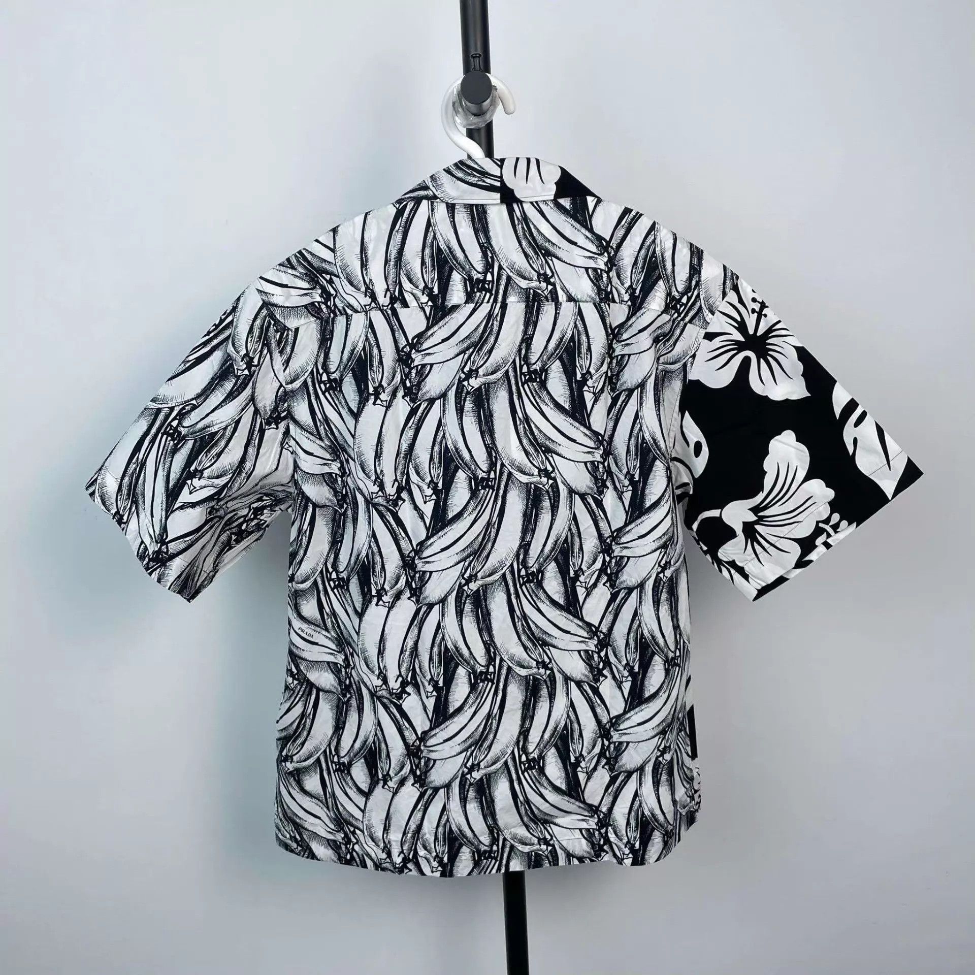Prada Prada Floral Black/White Colorblock Short Sleeve S Size US S / EU 44-46 / 1 - 2 Thumbnail