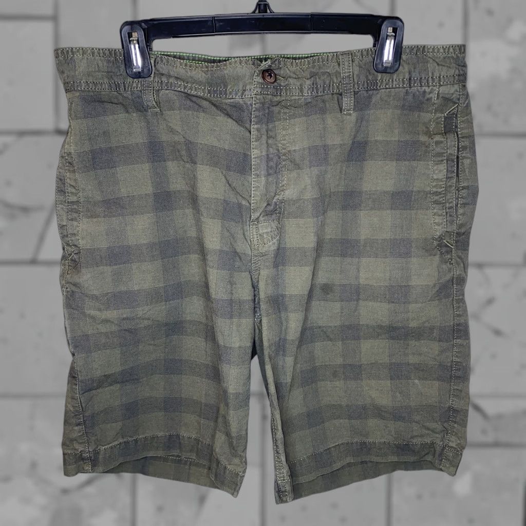 The North Face The North Face Shorts Checkered Green Zip Fly 36 Men Casual Shorts Mens Regular Cotton Front Flat Zip NORD? Size US 36 / EU 52 - 1 Thumbnail