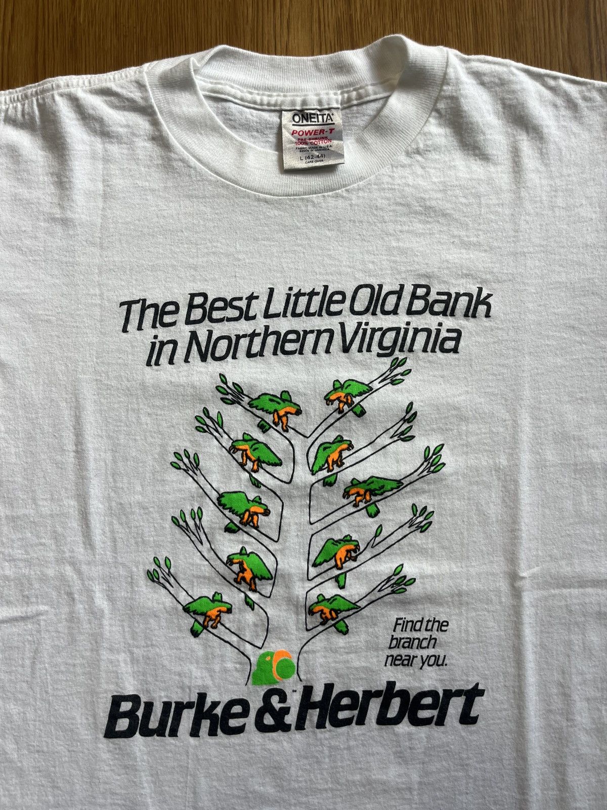 Arts & Science Vintage Burke&Herbert The Best Little Old Bank 90’s Tshirt Size US L / EU 52-54 / 3 - 5 Thumbnail