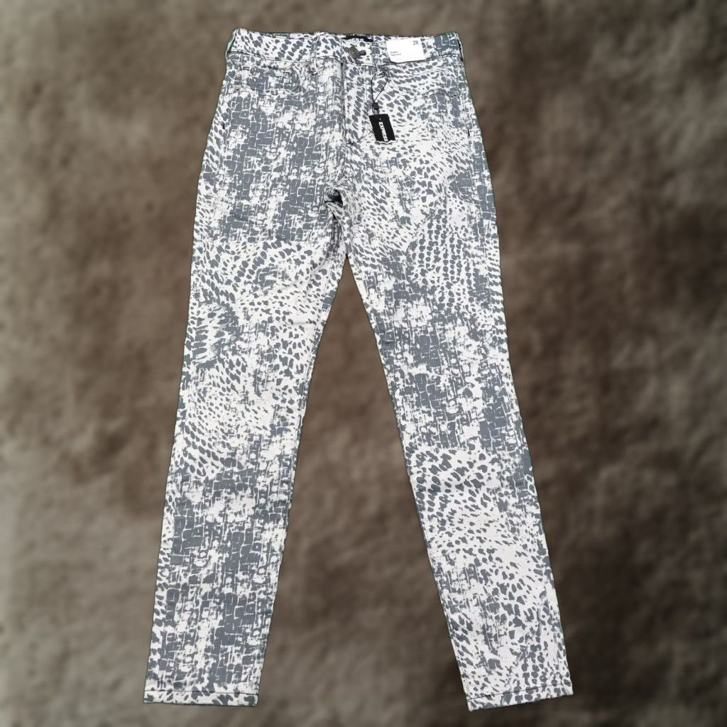 Express VINTAGE? No. Express Jeans Women 2R Gray White High Rise Skinny Stretch Leopard Print Denim Size 26" / US 2 / IT 38 - 1 Thumbnail