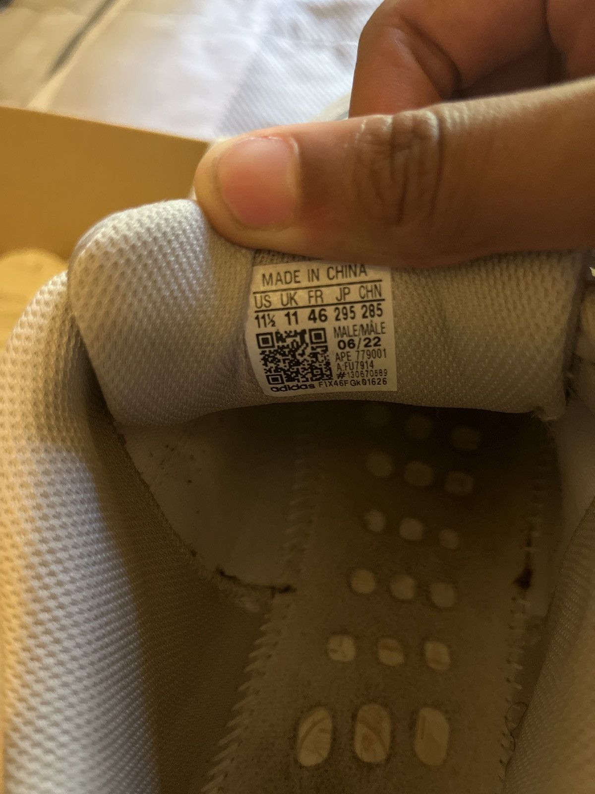 Yeezy Yezzy 700 v2 tephra Size US 11.5 / EU 44-45 - 4 Thumbnail