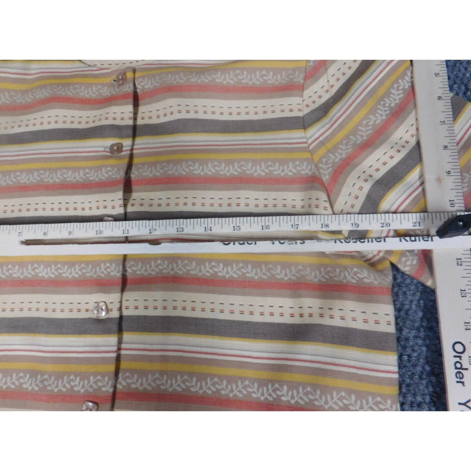 Vintage Alfred Dunner Womens Jacket 10 Beige Striped Button Shoulder Pads Casual Mid-Length Knit Polyester Embroidered Peanuts Pattern 10 Womens Mens? Size L / US 10 / IT 46 - 5 Thumbnail