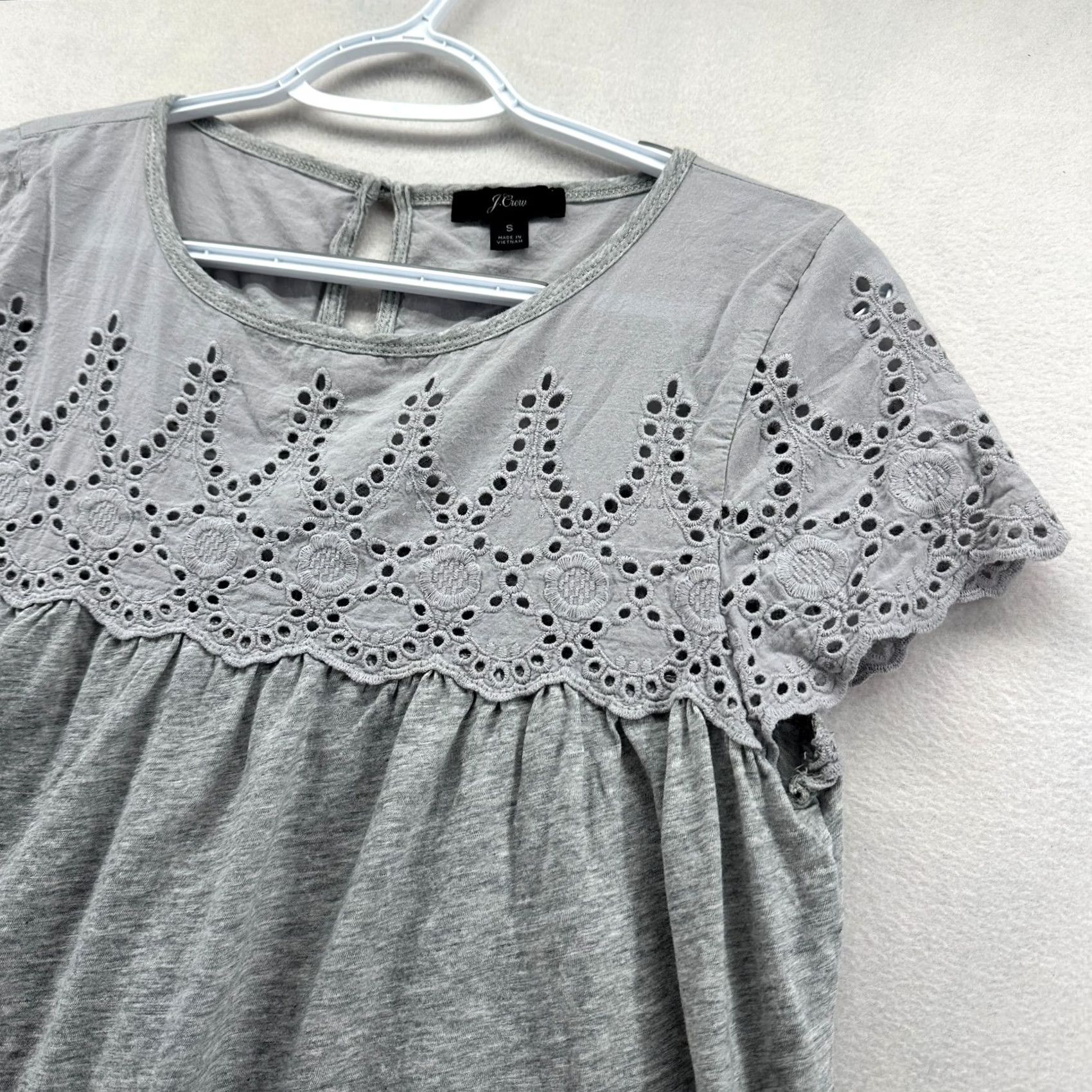J.Crew J. Crew Blouse Top Gray Women's S Short Sleeve Heather Keyhole Back Button Lightweight Casual Solid Pattern Regular Fit Size S / US 4 / IT 40 - 4 Thumbnail