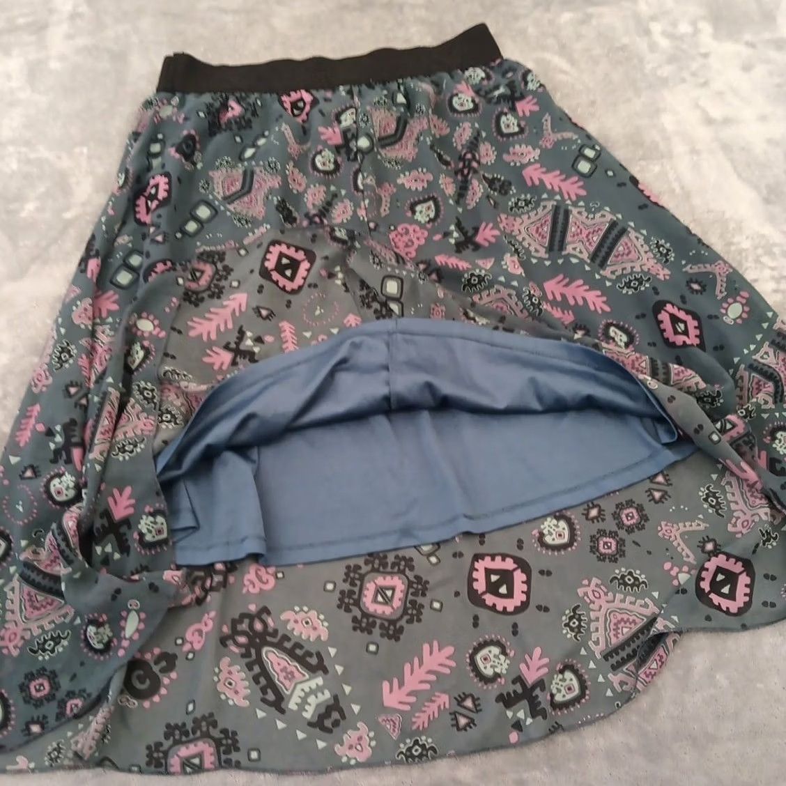 Vintage LuLaRoe Skirt Medium Gray Geometric Midi Pull On Lined Women Knee Length Elastic Waist Casual Pattern Geometric Size 32" / US 10 / IT 46 - 5 Thumbnail