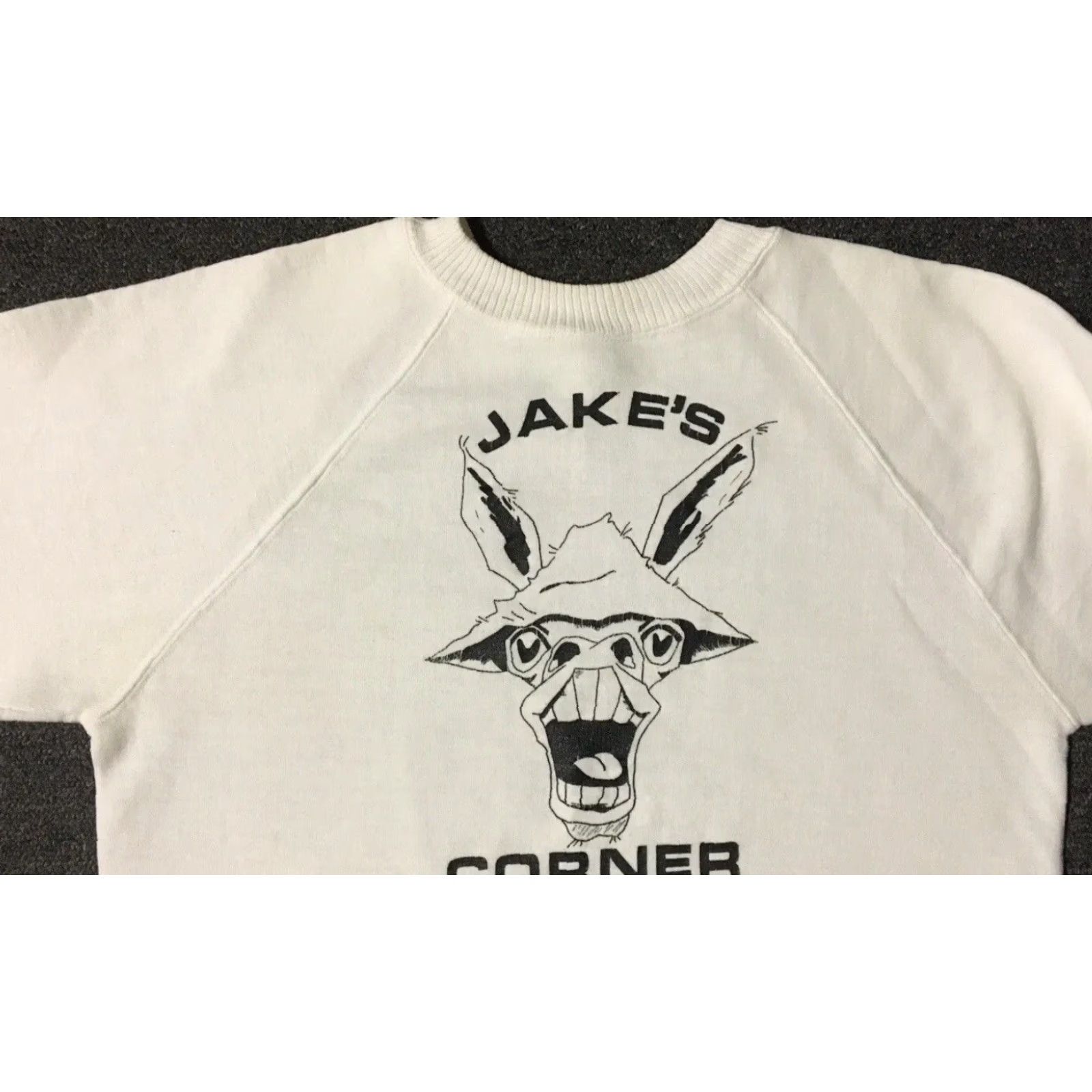 Vintage Vtg 80s Jakes Corner Bar Faded Sweatshirt XS Arizona Donkey Biker Grunge Beer 90 Hoodie Mens XS White 80s Grunge Bar California USA Vintage Shoes? Size US XS / EU 42 / 0 - 6 Thumbnail