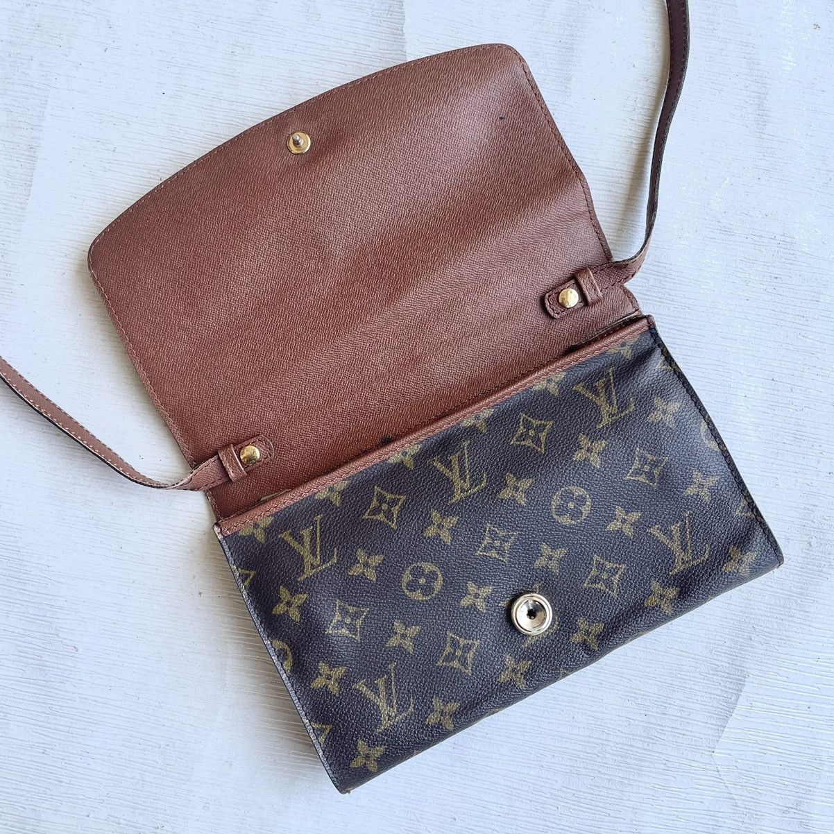 Louis Vuitton Louis Vuitton Monogram Canvas Pochette Crossbody Bag Size ONE SIZE - 9 Thumbnail