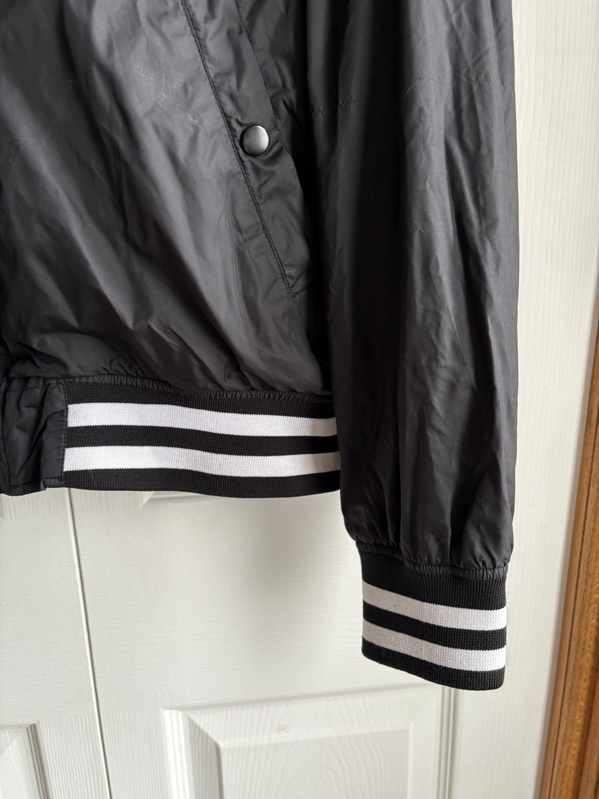 Young And Reckless Young And Reckless Vintage Streetwear Hype L Black Jacket Size US L / EU 52-54 / 3 - 5 Thumbnail