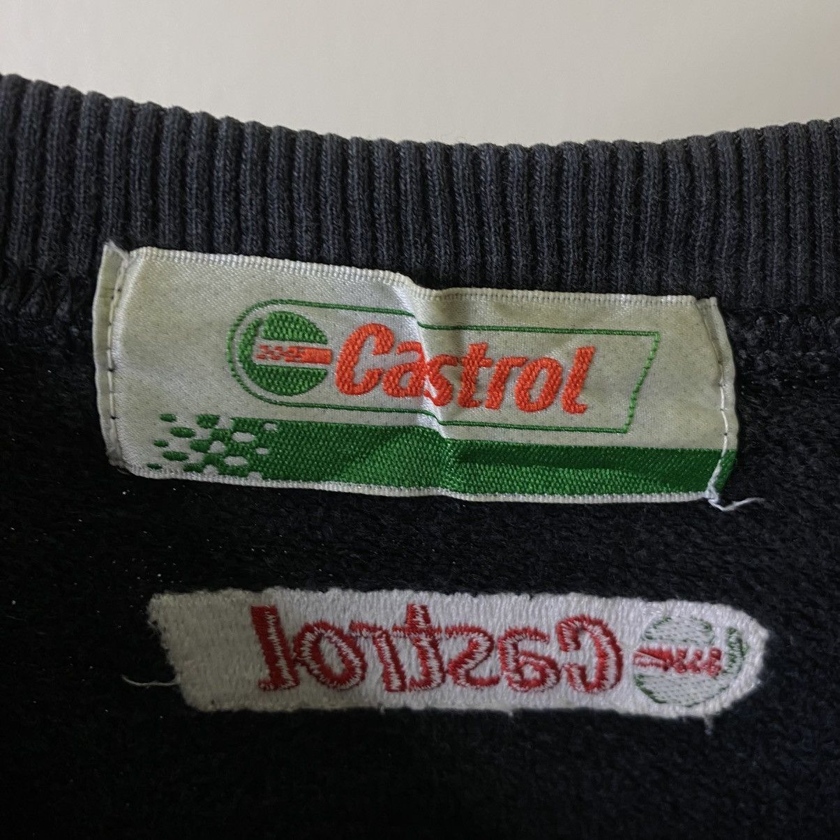 Vintage Y2K Castrol Racing Crewneck Sweatshirt Size US L / EU 52-54 / 3 - 3 Thumbnail