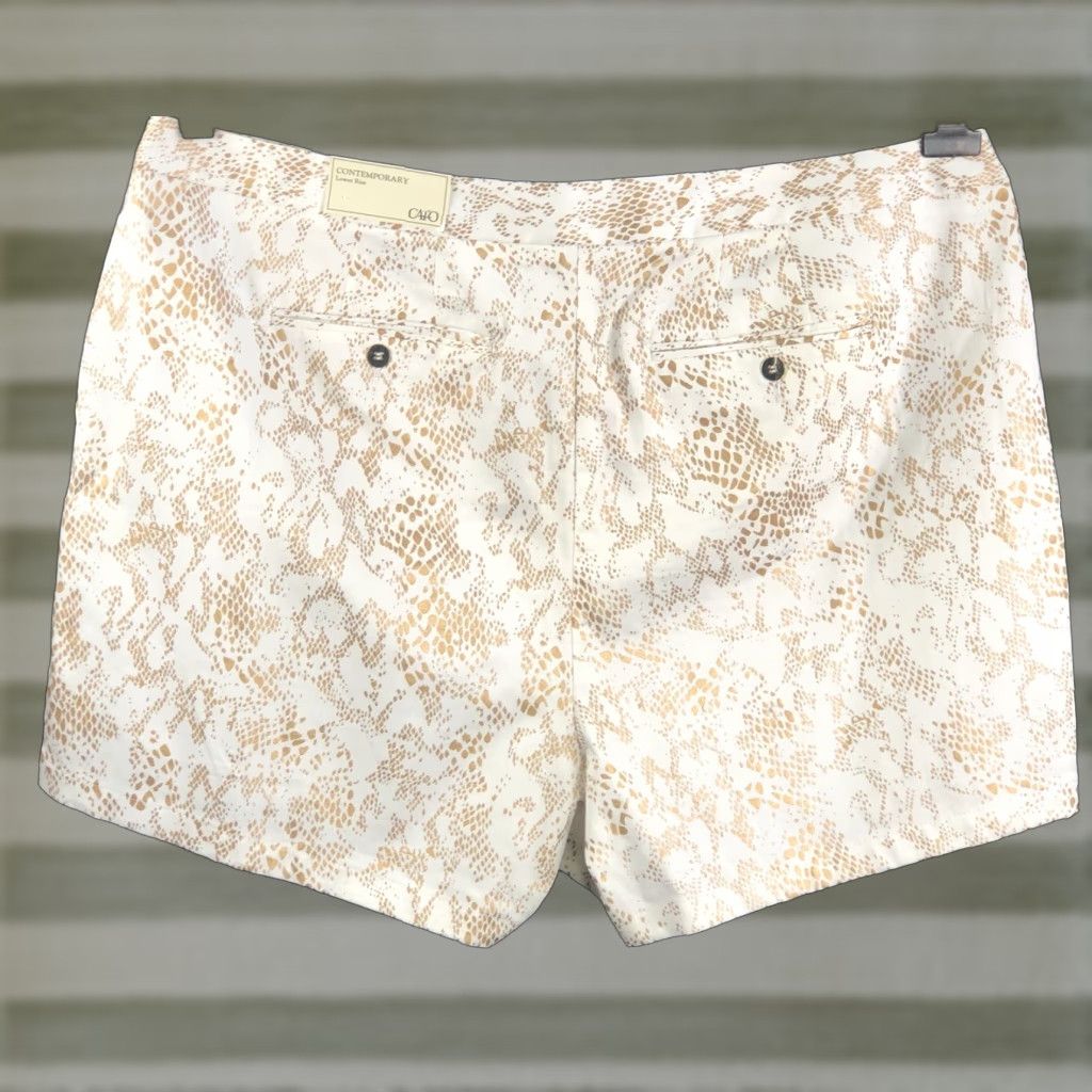 Vintage Cato Shorts 22W White Snake City Modern Stretch Button Zip Front Pockets Regular Rise Adults Women Size 40" / US 18 - 1 Thumbnail