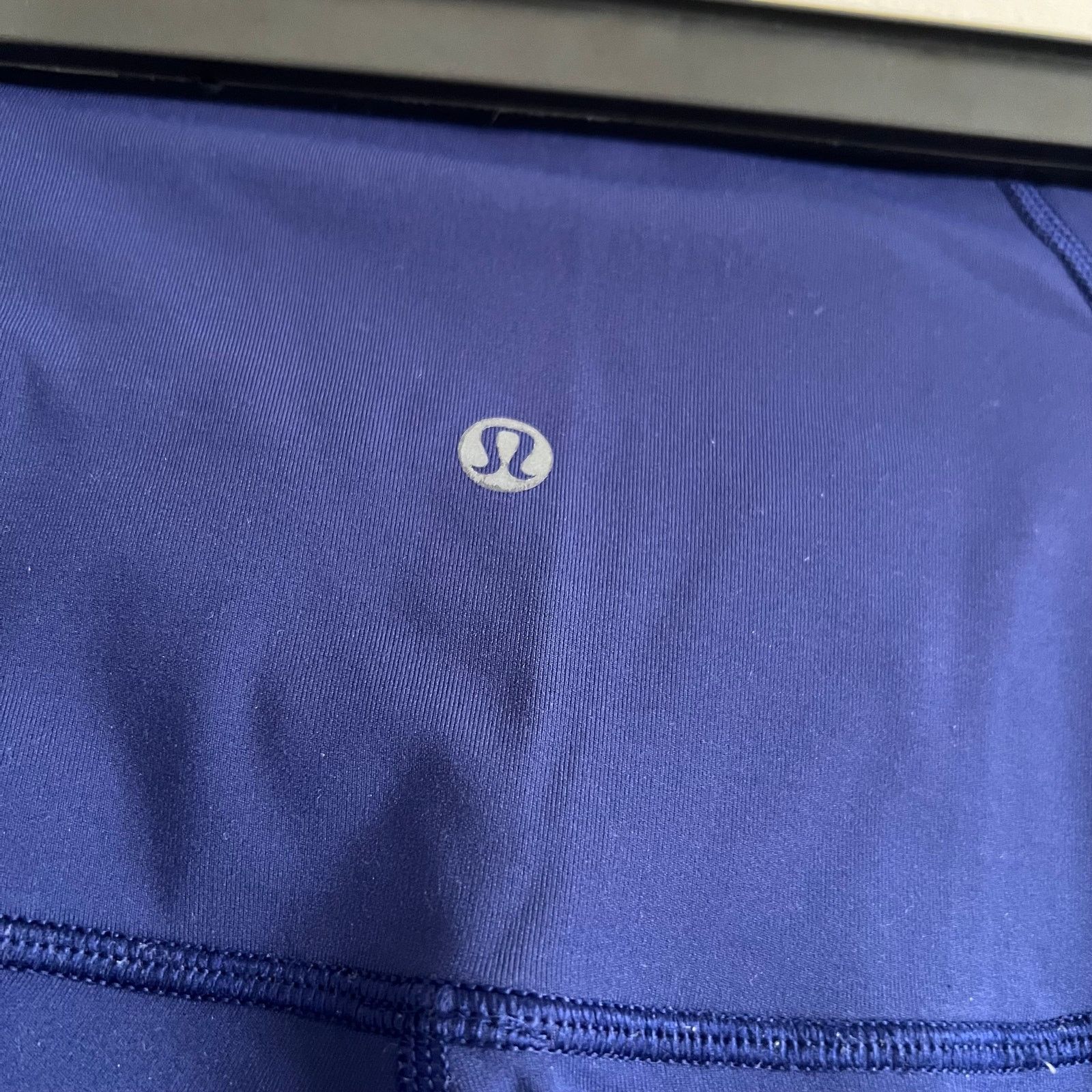 Lululemon Lululemon cropped blue meshed leggings size 4 Size 27" / US 4 / IT 40 - 4 Thumbnail