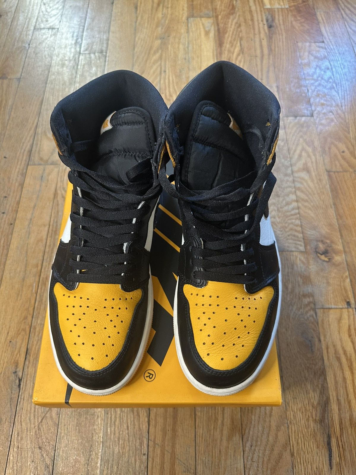 Jordan Brand AIR JORDAN 1 RETRO HIGH OG TAXI Size US 11 / EU 44 - 2 Thumbnail