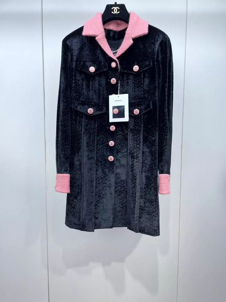 Chanel Chanel 22B pink collar black velvet jacket 2504-Nextarrow Size XS / US 0-2 / IT 36-38 - 1 Thumbnail