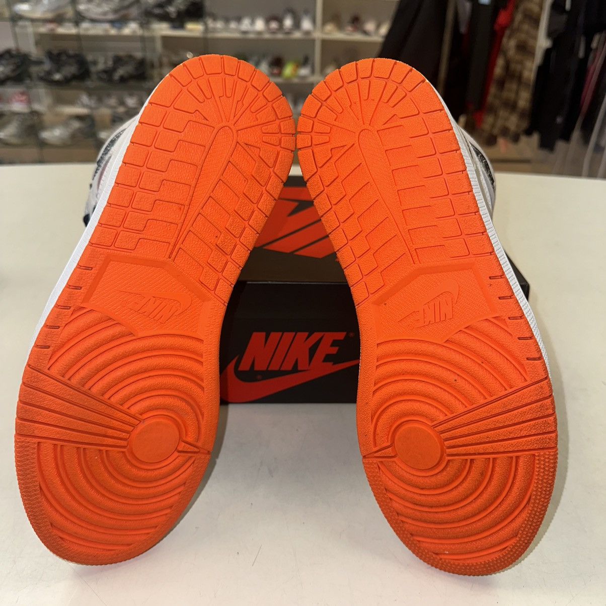 Jordan Brand Size 9.5 - Air Jordan 1 Retro High OG Electro Orange Size US 9.5 / EU 42-43 - 5 Thumbnail
