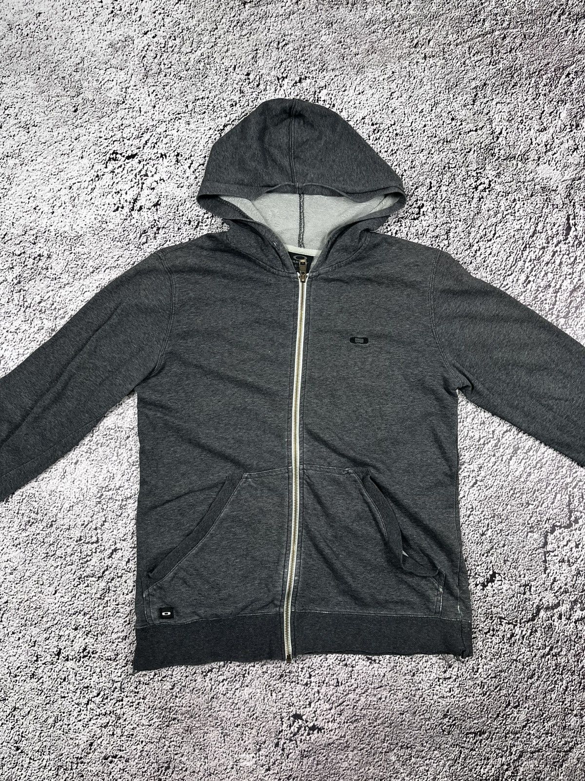 Vintage Vintage Y2K Oakley trashed zip hoodie outdoor style size S Size US S / EU 44-46 / 1 - 2 Thumbnail
