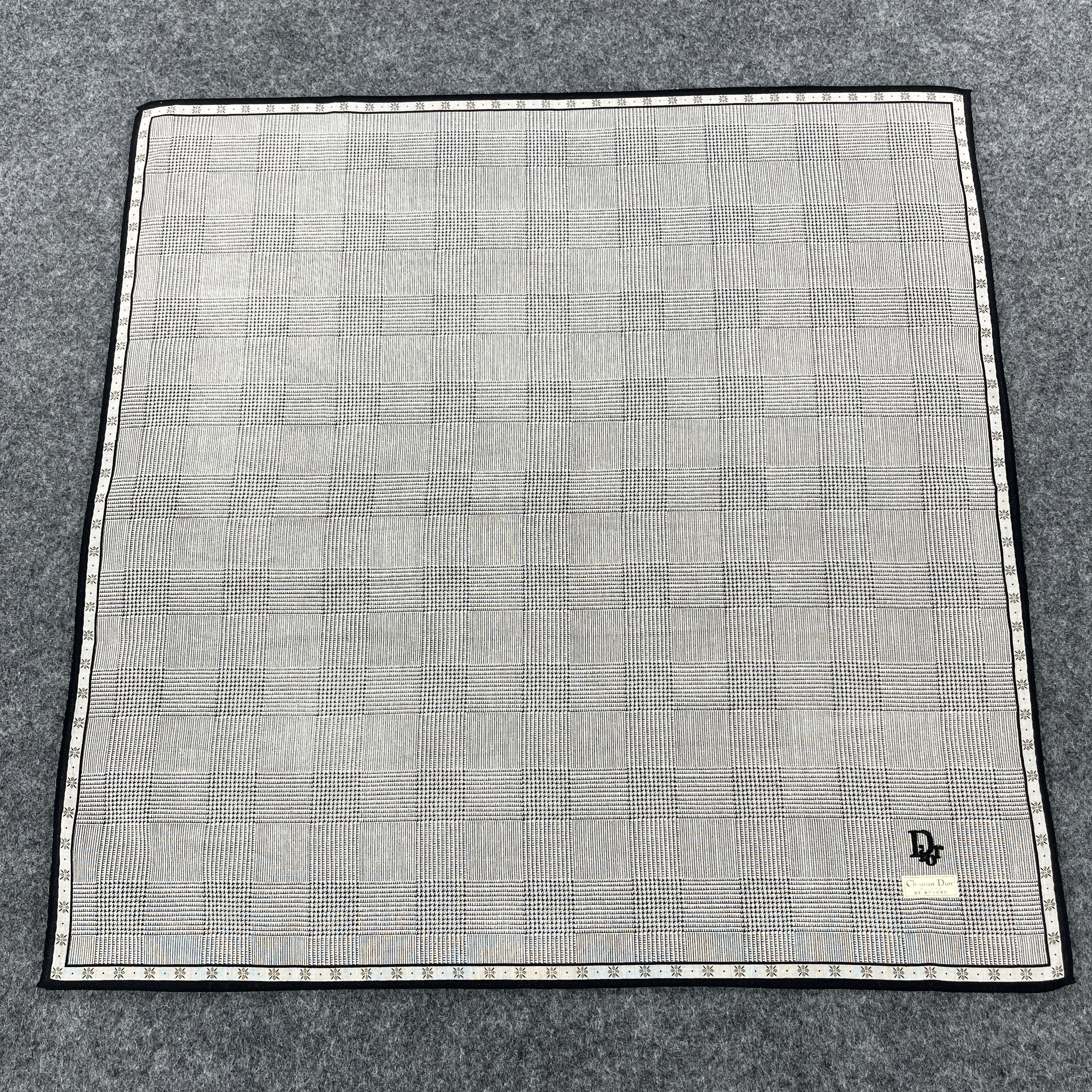 Other Christian Dior Handkerchief / Bandana / Neckerchief B034 Size ONE SIZE - 1 Thumbnail