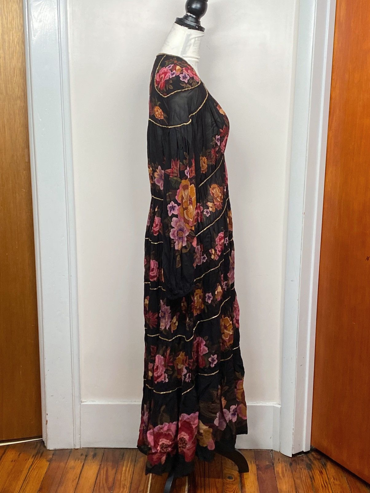 Farm Rio Farm Rio Chenille Flowers Floral V-Neck Maxi Dress size S Size S / US 4 / IT 40 - 12 Thumbnail