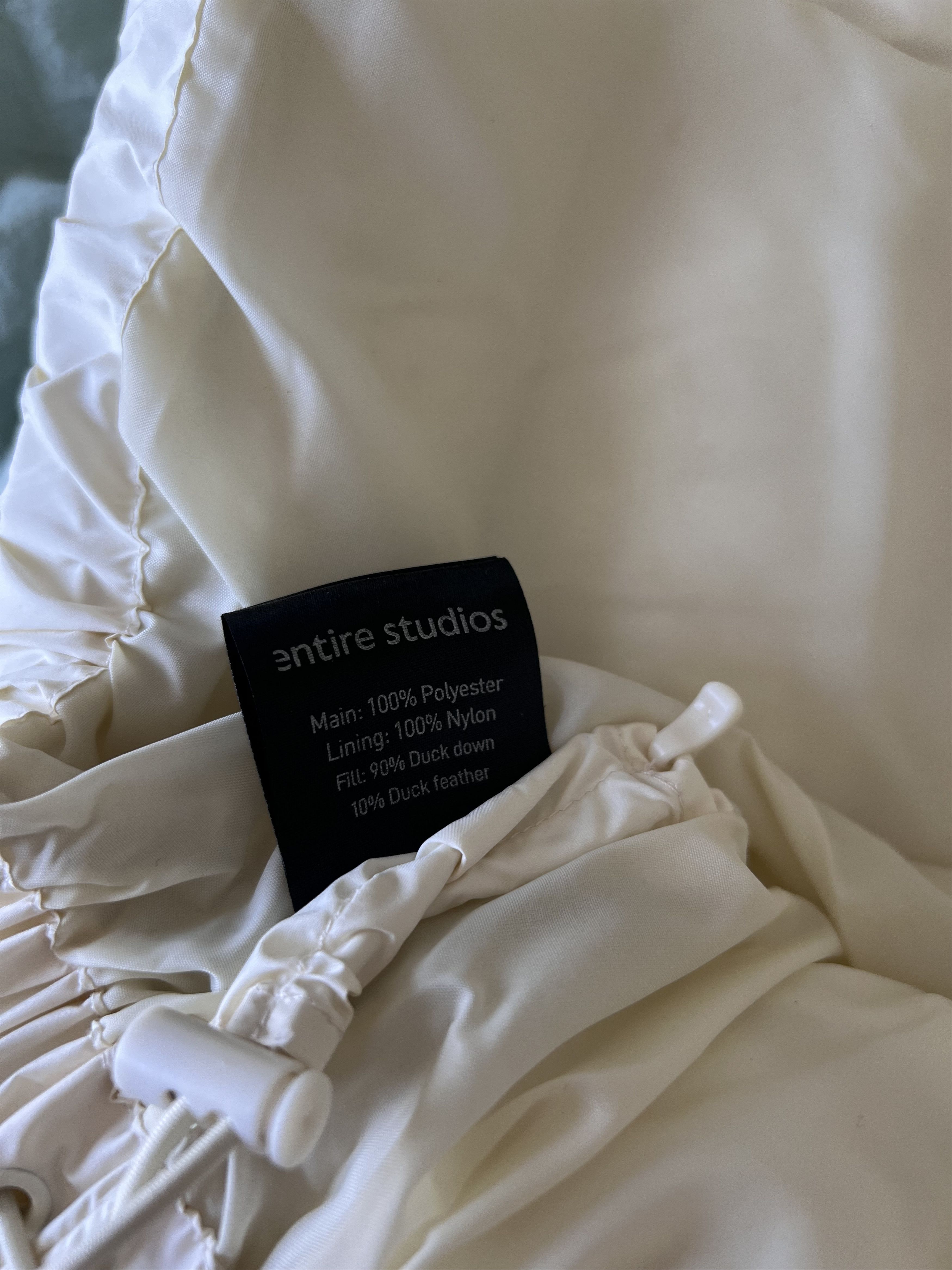 Entire Studios Entire Studios Cropped Pillow Down Jacket in White Size US XL / EU 56 / 4 - 7 Thumbnail