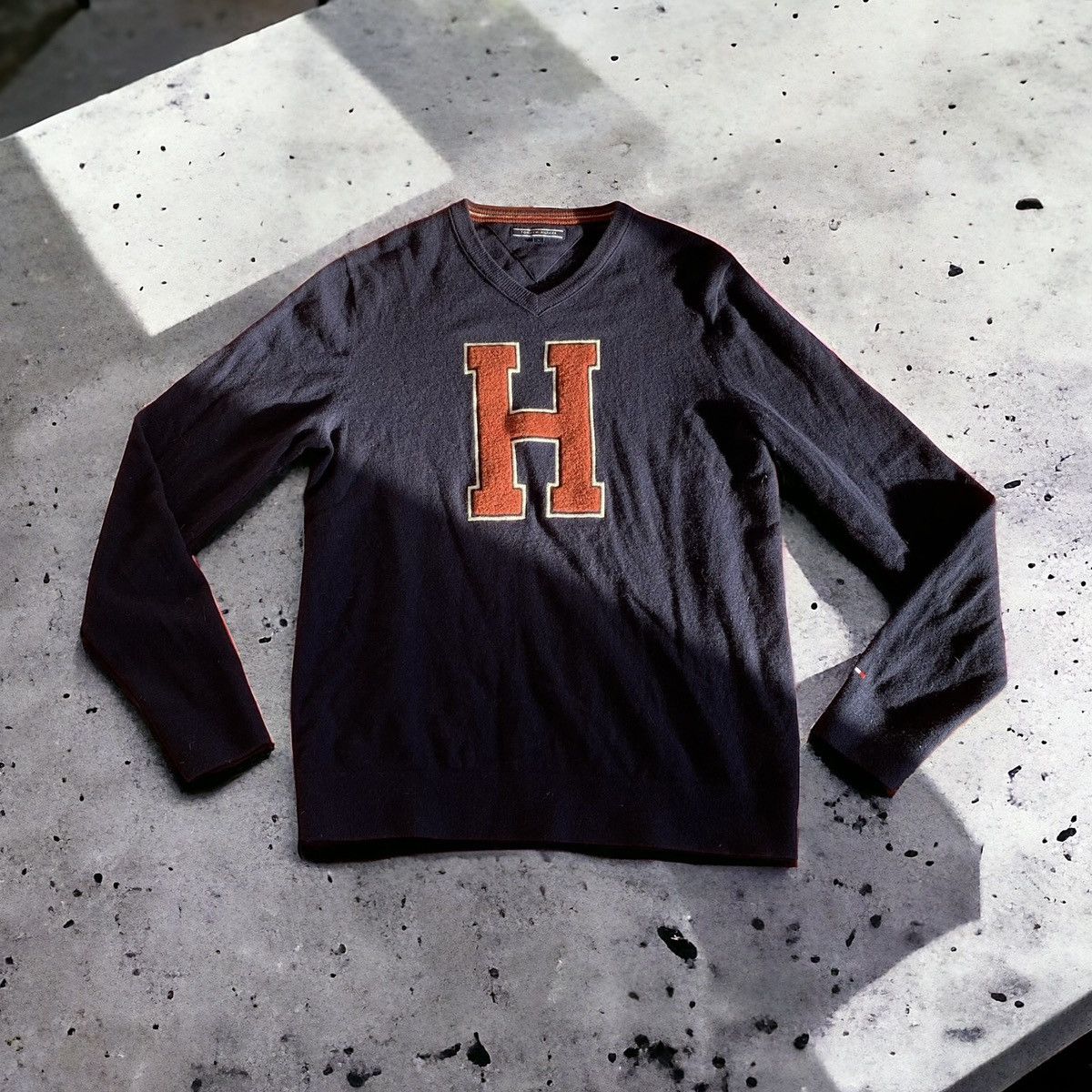 Tommy Hilfiger Vintage Tommy Hilfiger H Sweater Crew Neck Blue Knit Size L Size US L / EU 52-54 / 3 - 1 Thumbnail