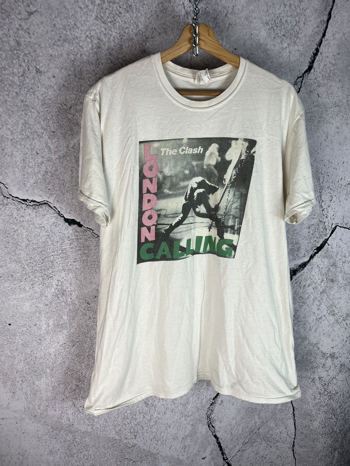 Band Tees Vintage The Clash London Calling Rock Band Tee T-Shirt Size US XL / EU 56 / 4 - 1 Thumbnail