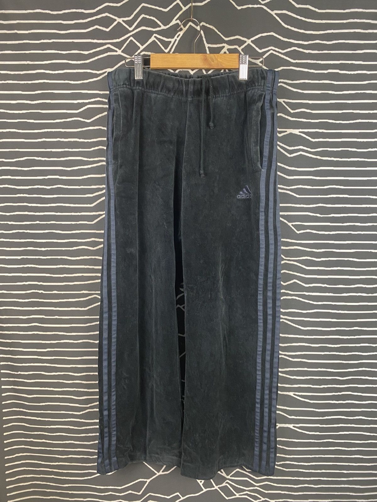 Adidas Adidas velvet trackpants Size 28" / US 6 / IT 42 - 1 Thumbnail