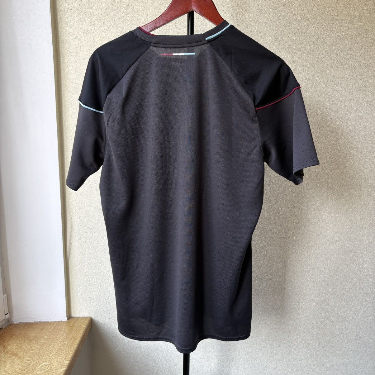 Vintage Burnley FC Jersey Umbro 2022 Blokcore T Shirt England Y2k Size US L / EU 52-54 / 3 - 8 Thumbnail