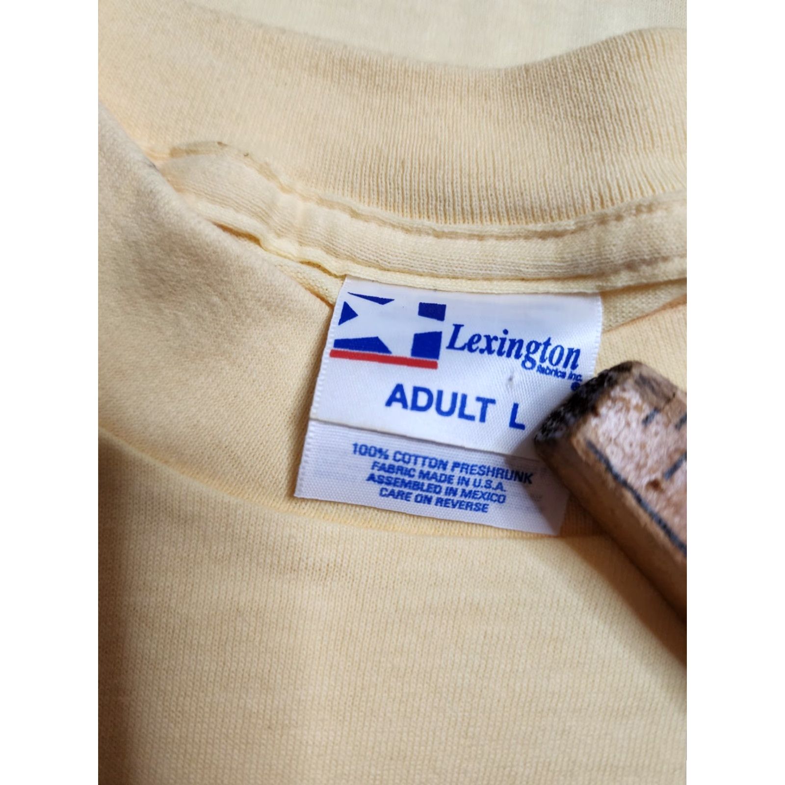 Vintage VINTAGE Lexington T-Shirt Unisex Adults L Crew Neck Short Sleeve Yellow 80s 90s SeaShells Beach Travel Souvenir Longboat Key FL Size US L / EU 52-54 / 3 - 5 Thumbnail