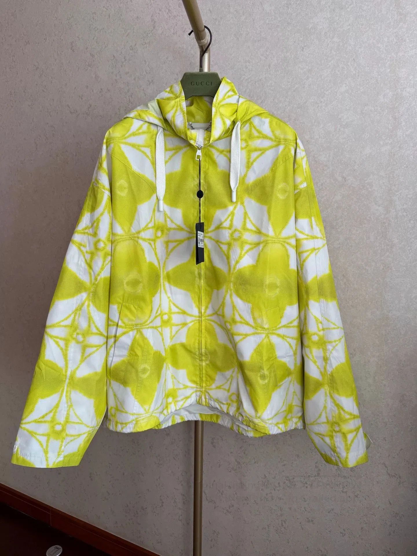 Louis Vuitton LV Men's Trench Coat Outerwear. Size US M / EU 48-50 / 2 - 1 Thumbnail