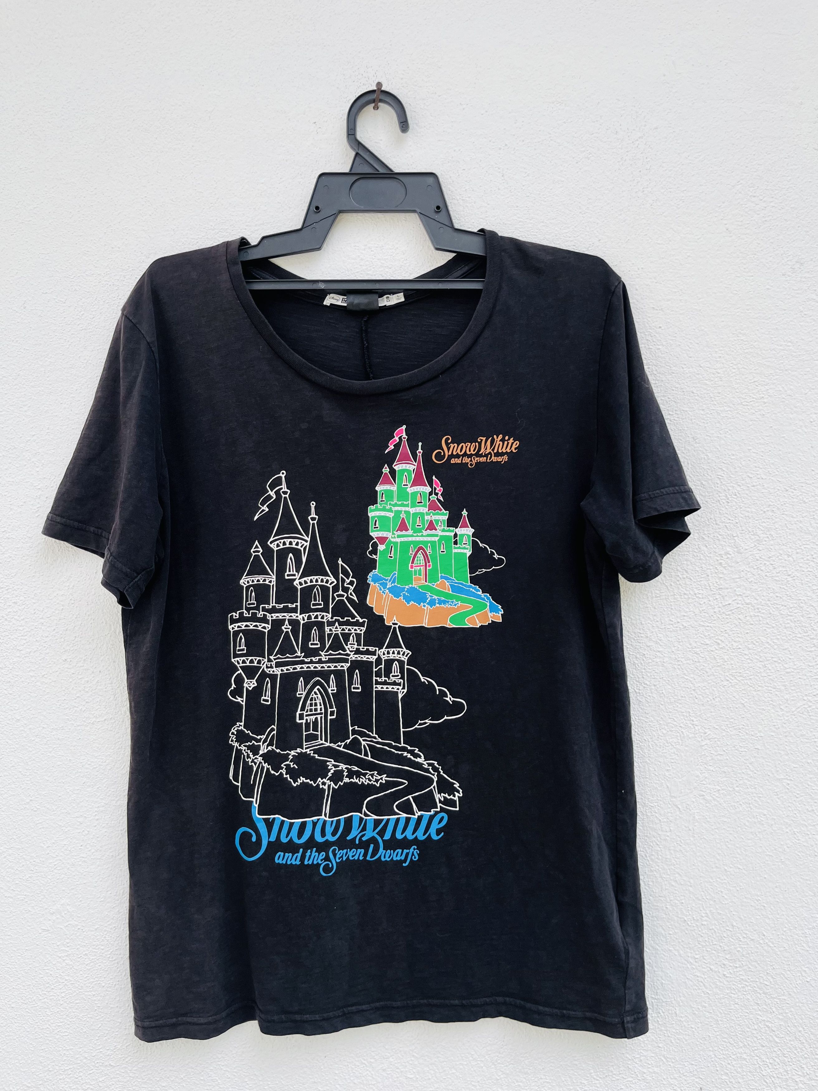Japanese Brand Vintage Undercover Crossover Snow White Movie shirt Size US M / EU 48-50 / 2 - 1 Thumbnail