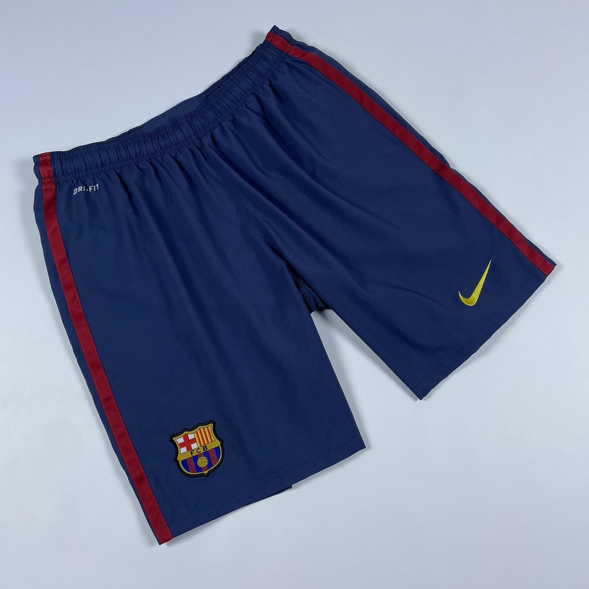 Nike Vintage Nike Barcelona FCB Soccer Shorts Size US 36 / EU 52 - 5 Thumbnail
