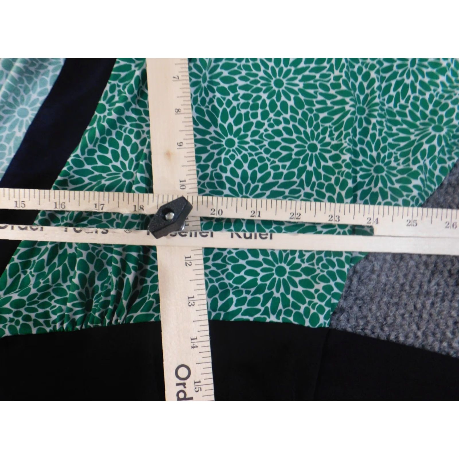Torrid Torrid Dress A-Line Womens Plus Size 20 Green Knee Length V-Neck Pullover Polyester Geometric Causal Fall Stretch Raglan Sleeve Size 3XL / US 20-22 - 4 Thumbnail