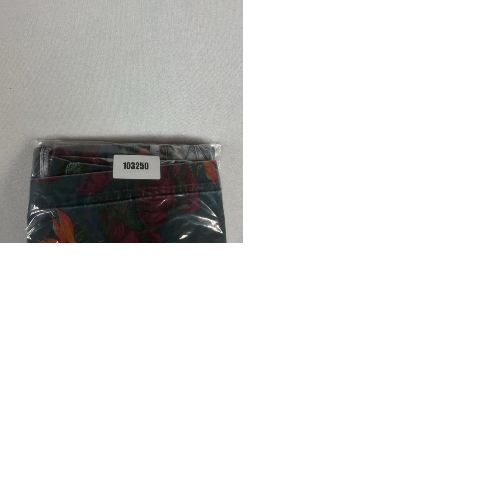 Gap Gap Green Tropic All Over Print 10" Inseam Shorts Mens 30 Vintage Fit Chino Casual Pocket Floral Pattern Size US 30 / EU 46 - 9 Thumbnail