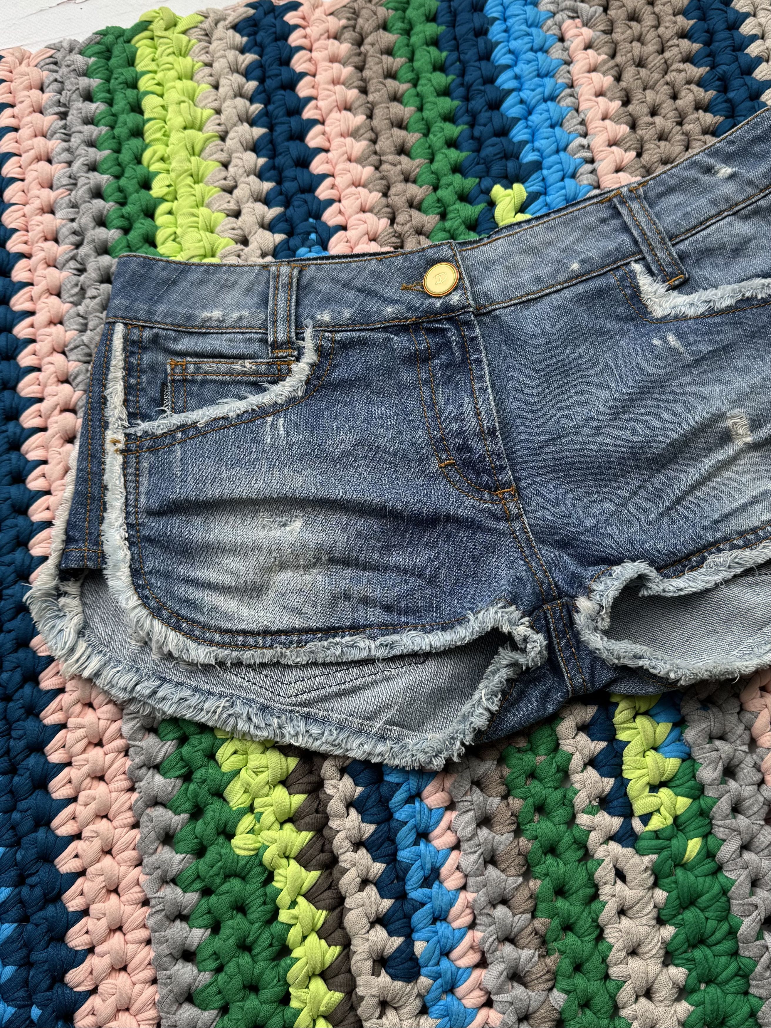 Just Cavalli Just Cavalli Vintage Mini Shorts (V239)(D10) Size 27" / US 4 / IT 40 - 2 Thumbnail
