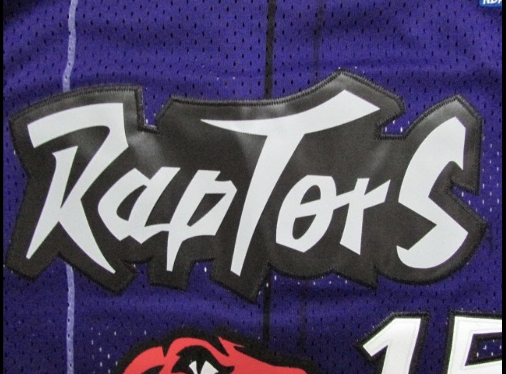 NBA Retrò Maglia Basket - Vince Carter Toronto Raptors #15 - M Size US M / EU 48-50 / 2 - 2 Thumbnail