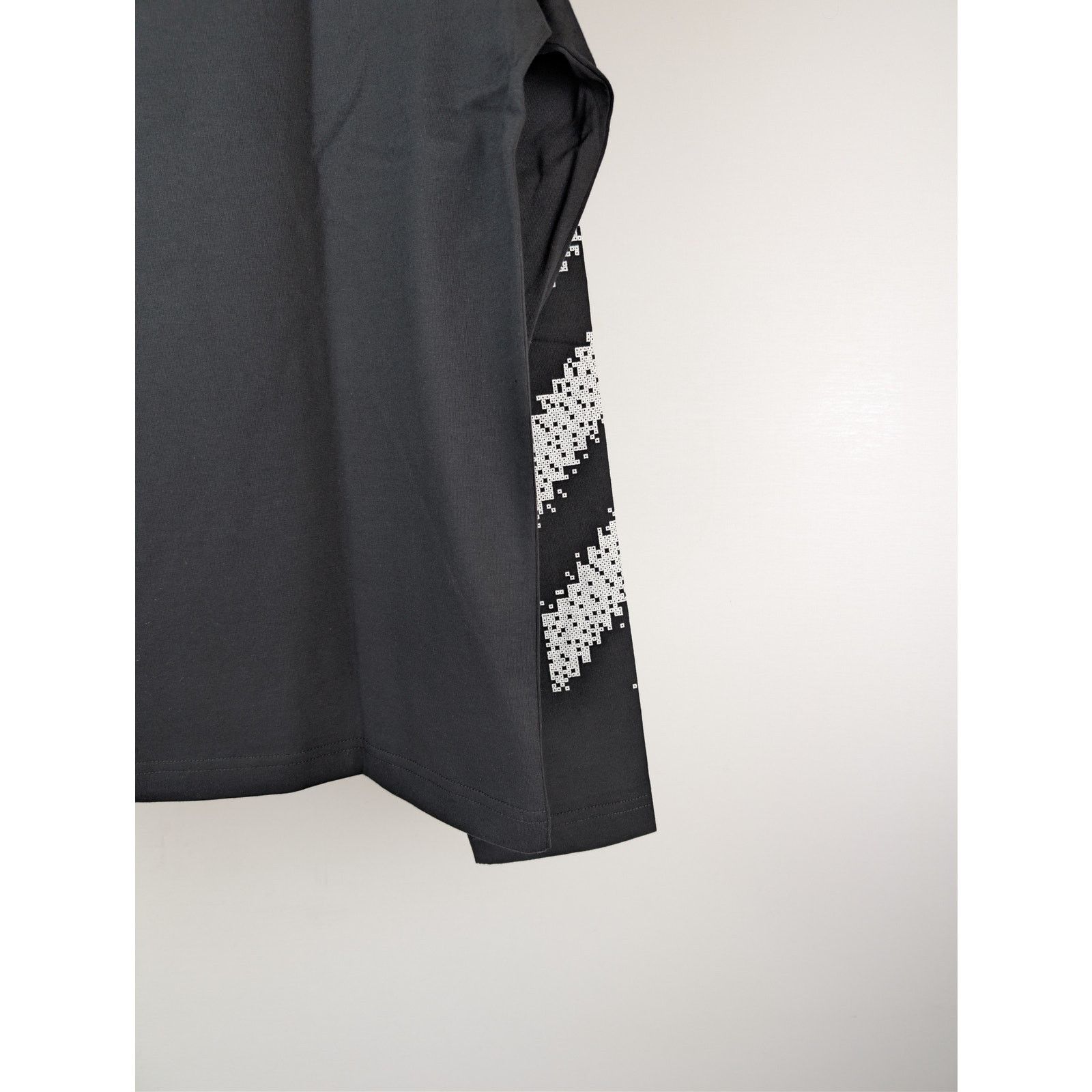 Off-White o1rshd1 Q:2 / Pixel Diag Skate L/S T-Shirt in Black/White Size US XL / EU 56 / 4 - 13 Thumbnail