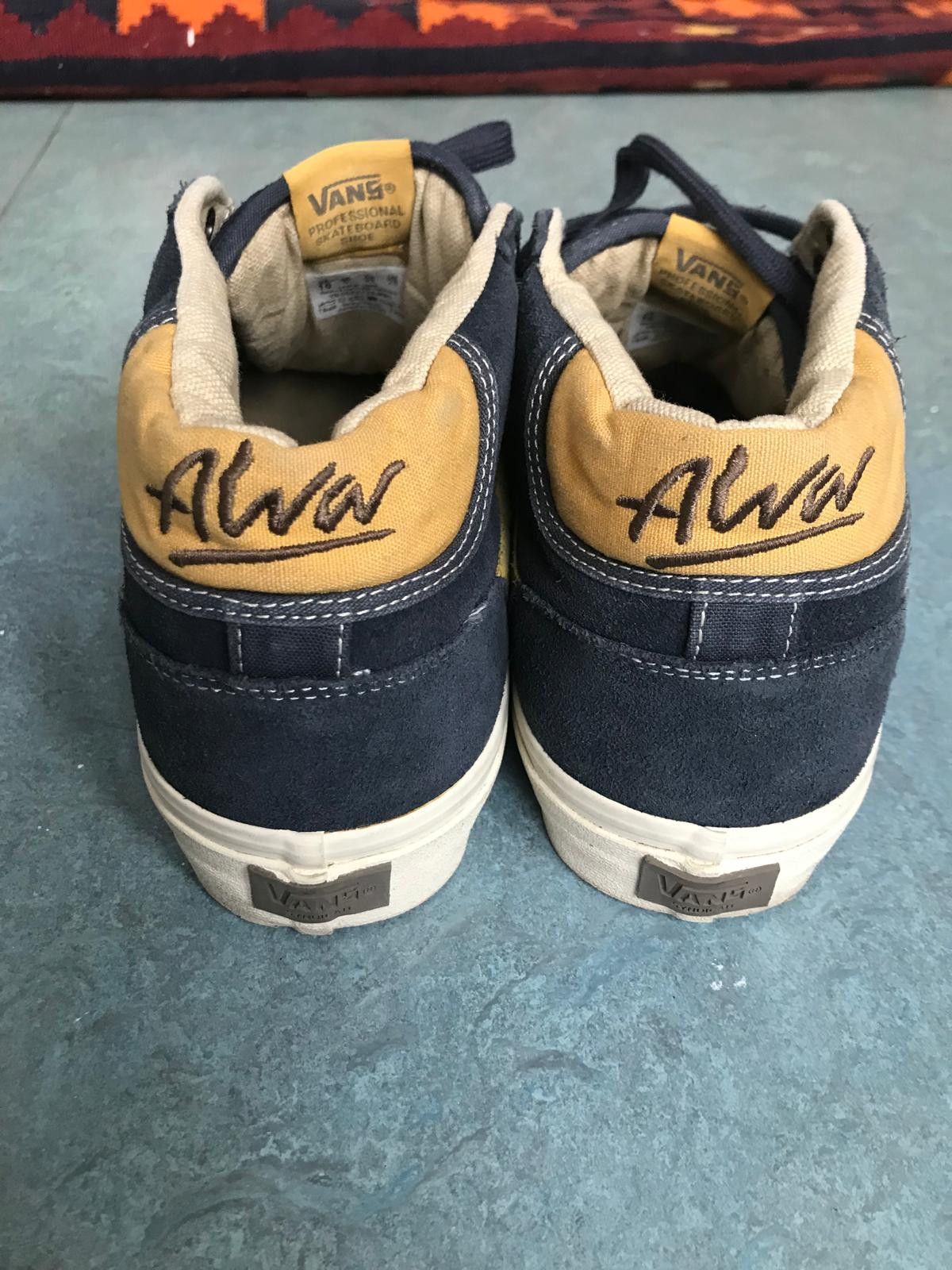 Syndicate × Vans Tony Alva Signature Mid-Hi old skool sk8 Vans Rare NOS Size US 10 / EU 43 - 2 Thumbnail