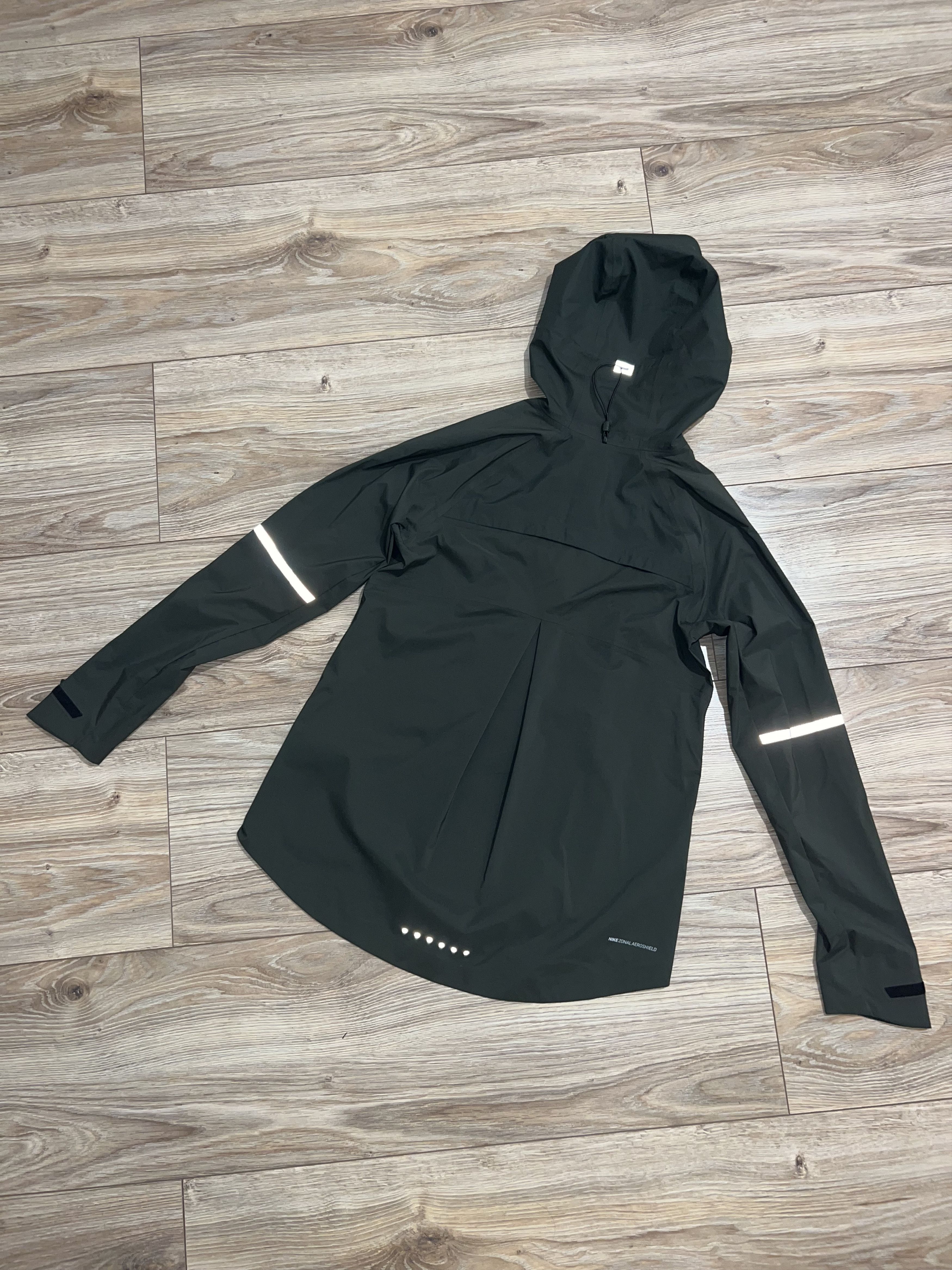 Nike Zonal discount AeroShield Running Jacket - L