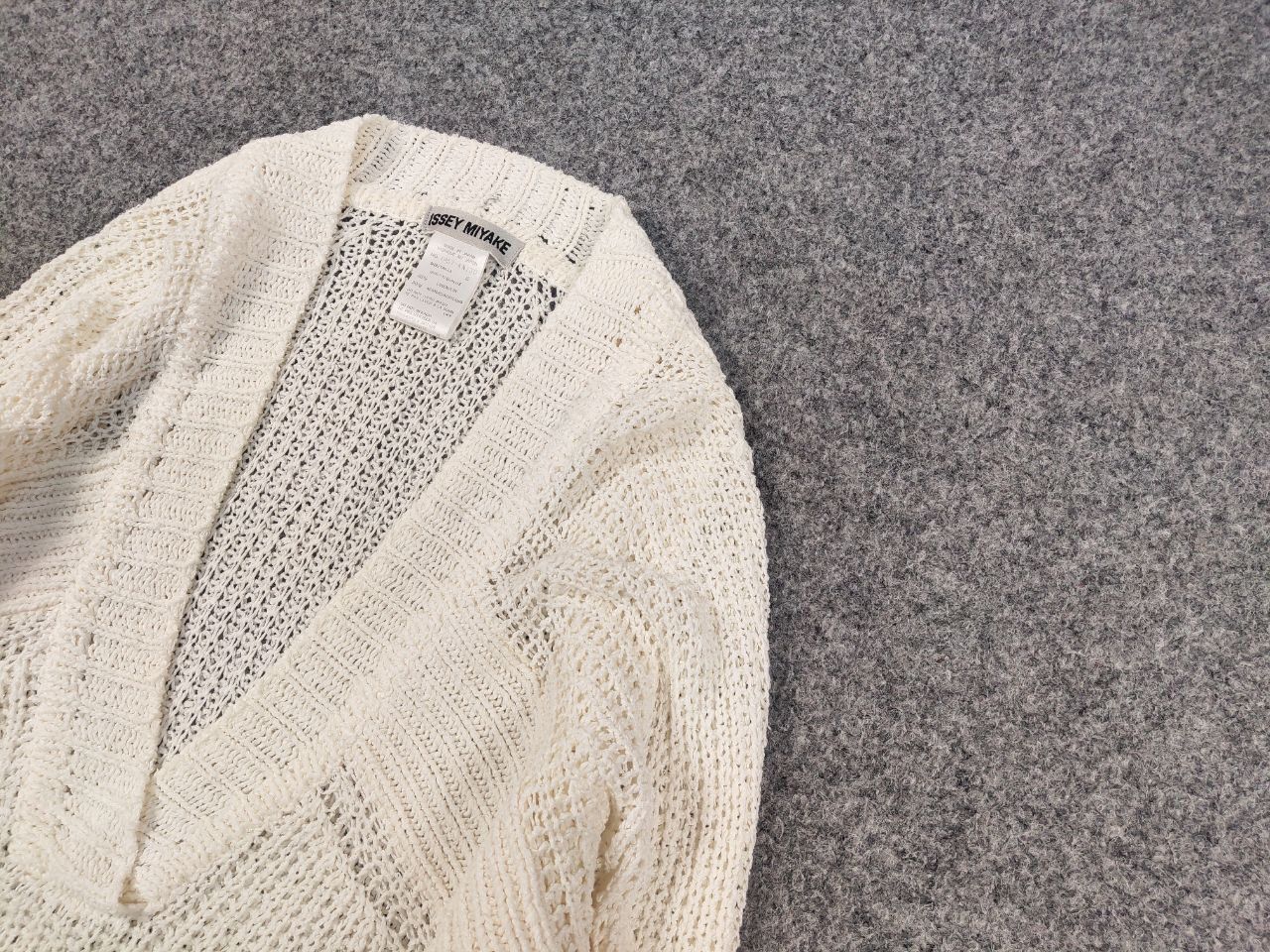 Issey Miyake Vintage 90s Issey Miyake Japan Linen Blend Mech Knit Sweater Size S / US 4 / IT 40 - 4 Thumbnail