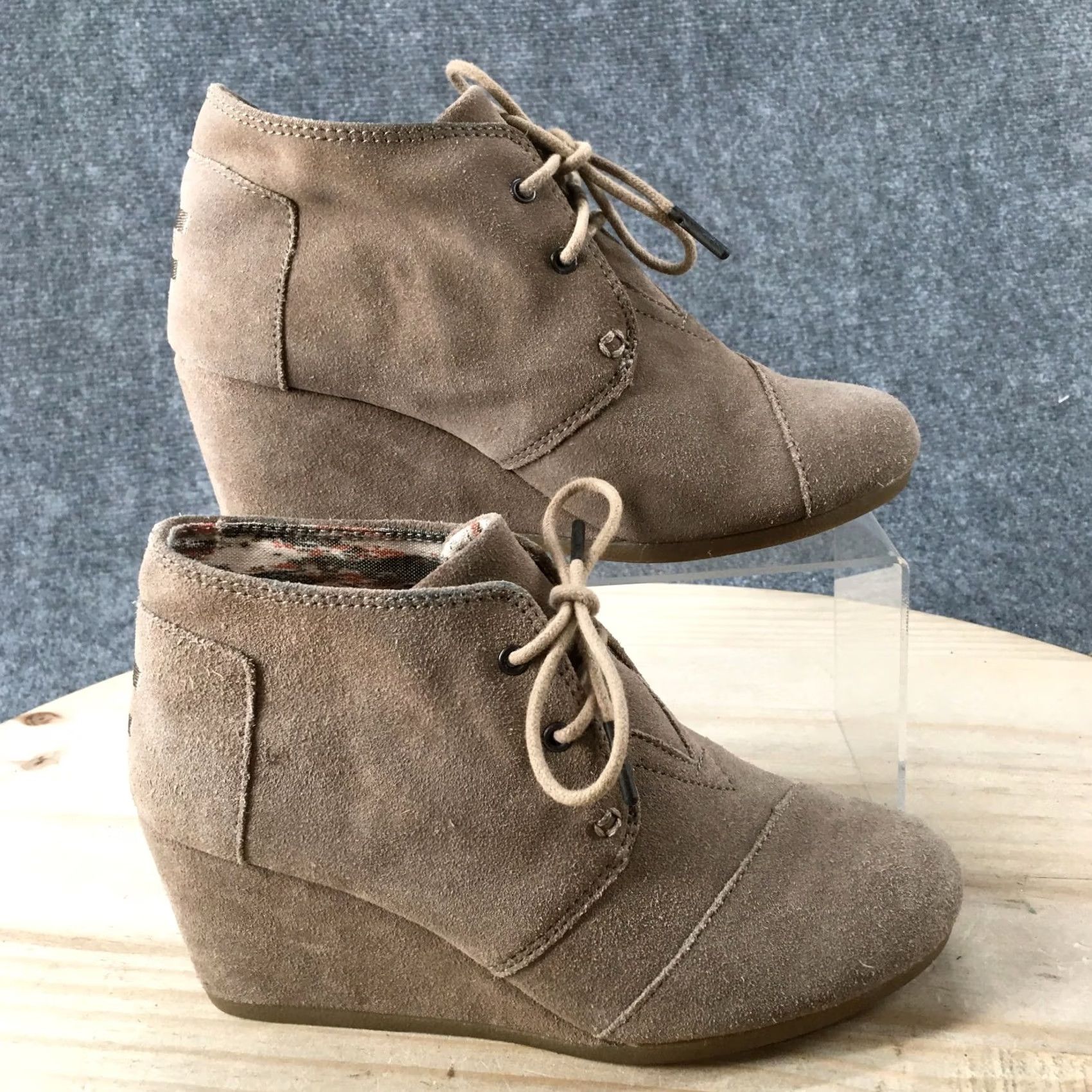 Toms TOMS Boots Womens 7 Casual Ankle Booties Wedge Heels Beige Suede Lace Up Bootie VINTAGE? No Size US 7 / IT 37 - 2 Thumbnail