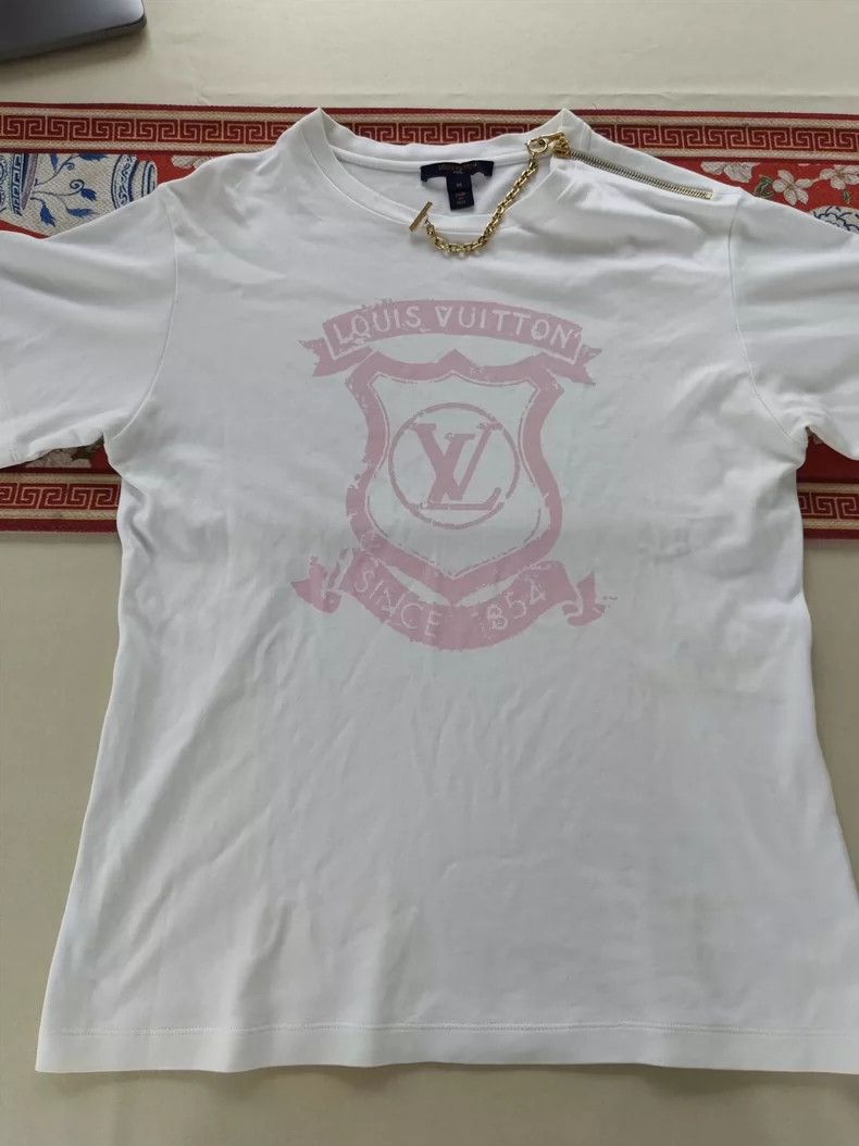 Louis Vuitton Louis Vuitton White logo short sleeve Size US M / EU 48-50 / 2 - 1 Thumbnail